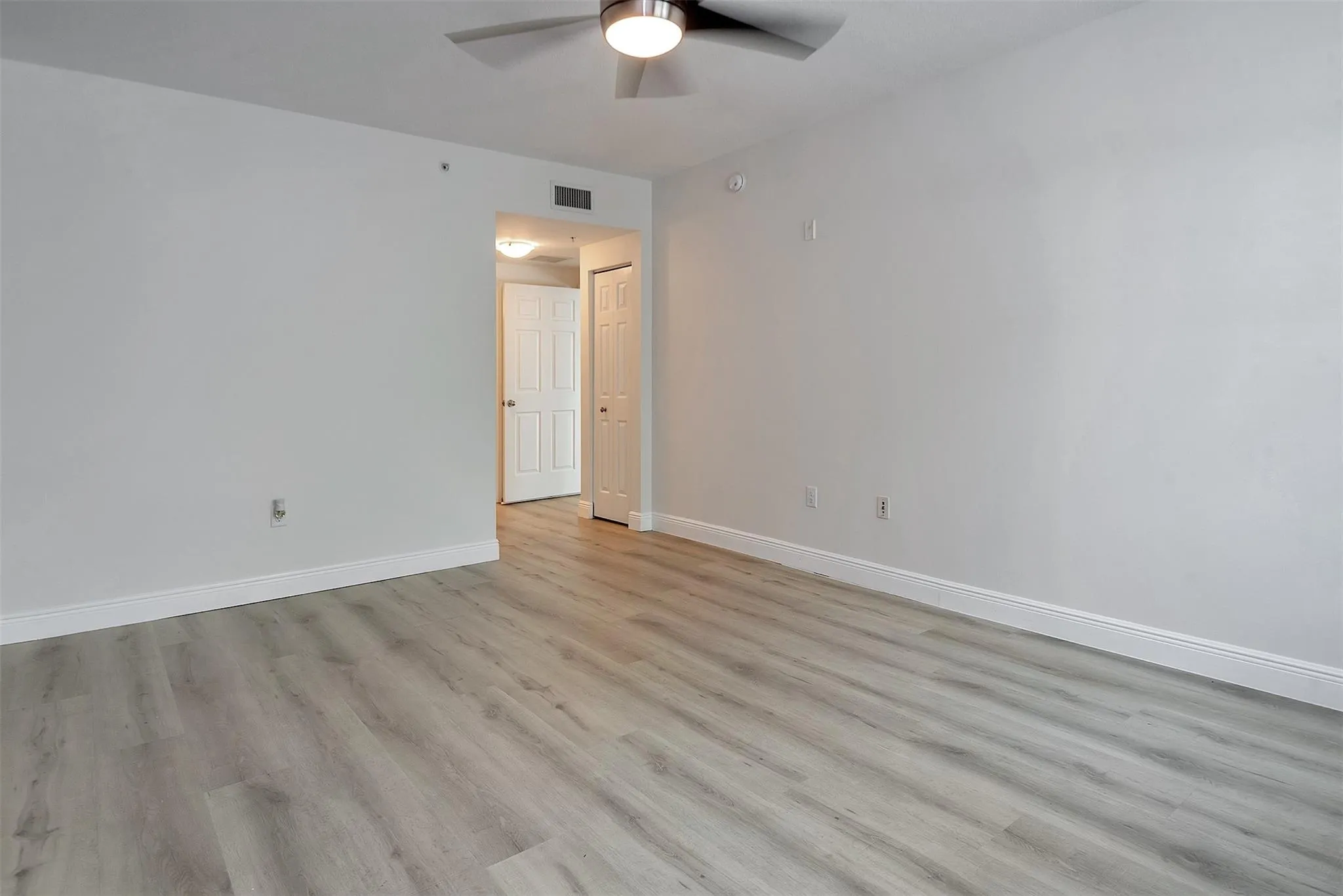 2421 NE 65th St, #402