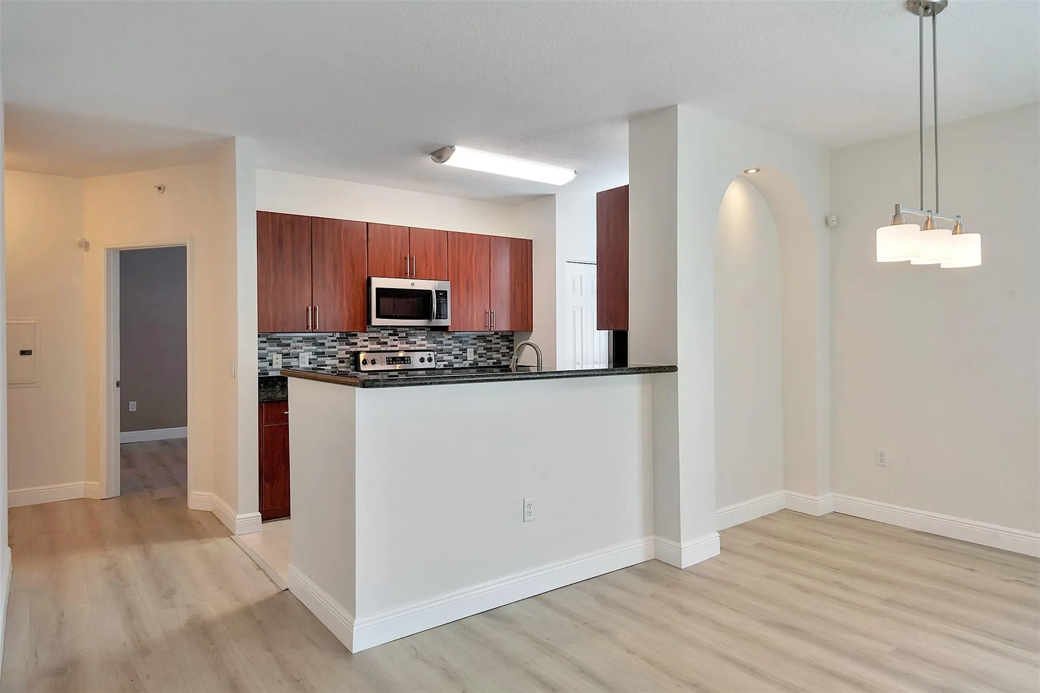 2421 NE 65th St, #402