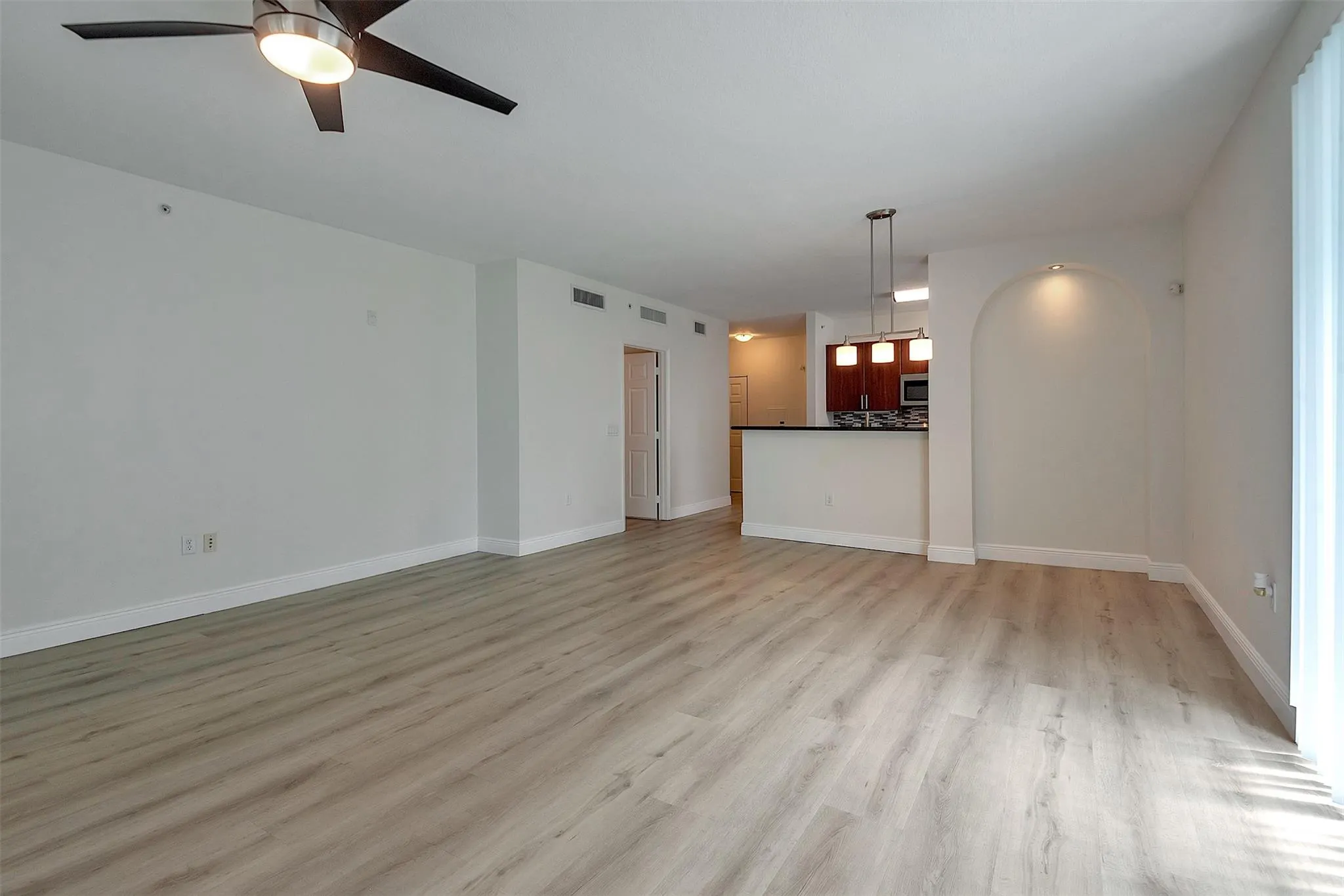 2421 NE 65th St, #402