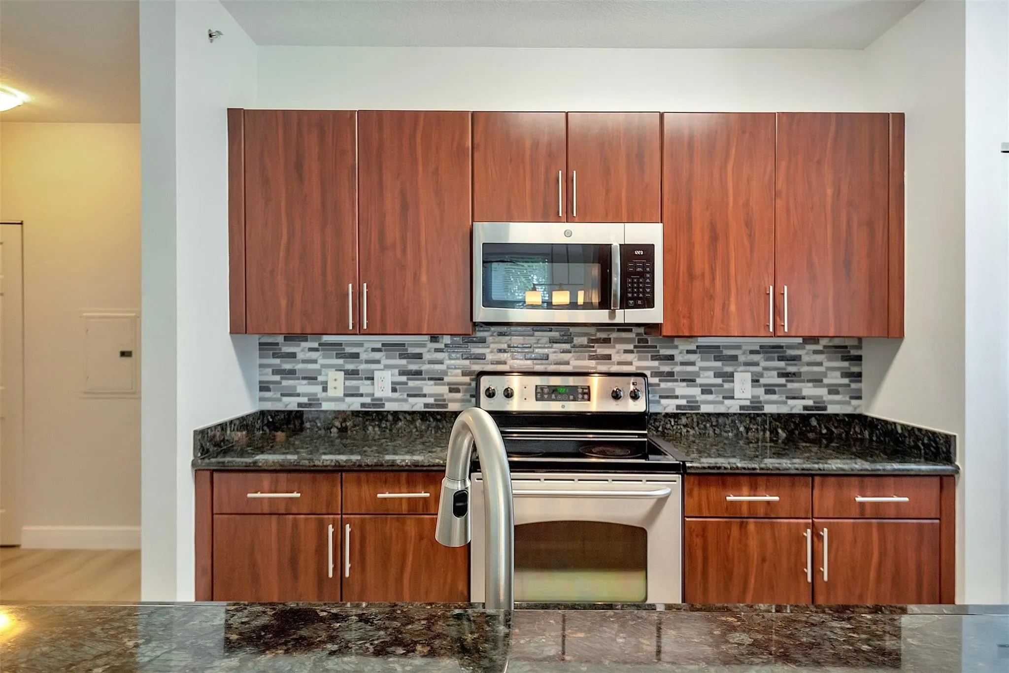 2421 NE 65th St, #402