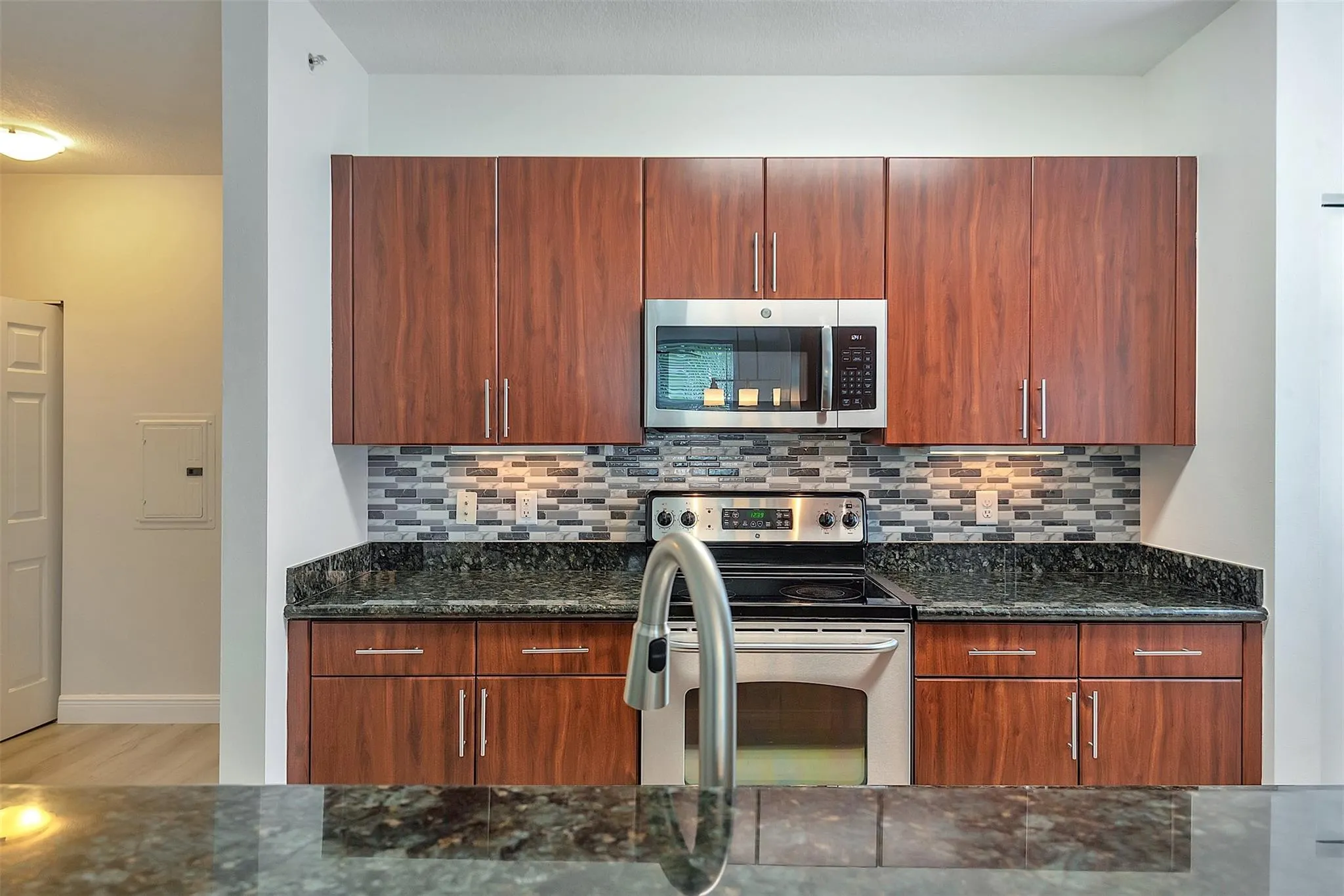 2421 NE 65th St, #402