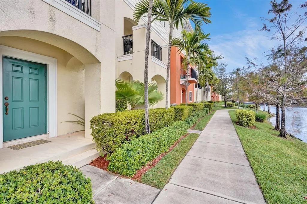 228 SW 6th Ct
