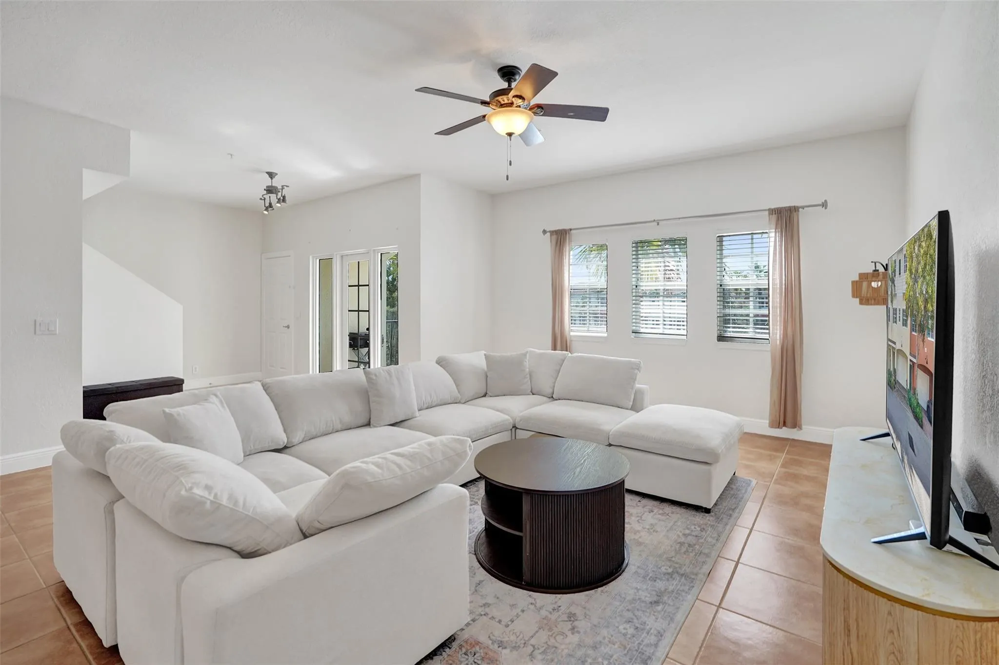 228 SW 6th Ct
