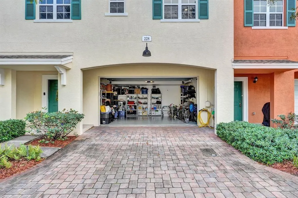 228 SW 6th Ct