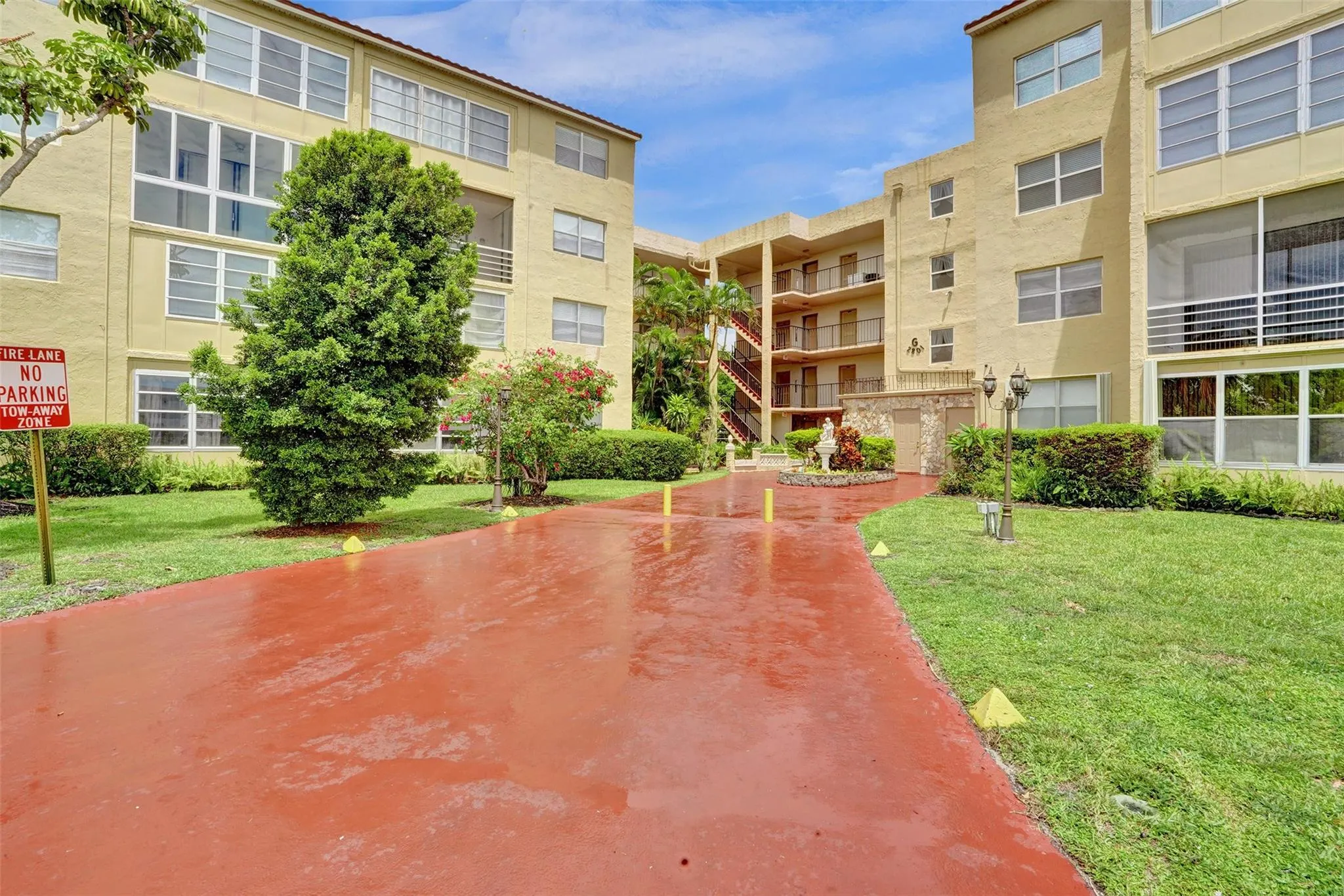 2801 Somerset Dr, #101