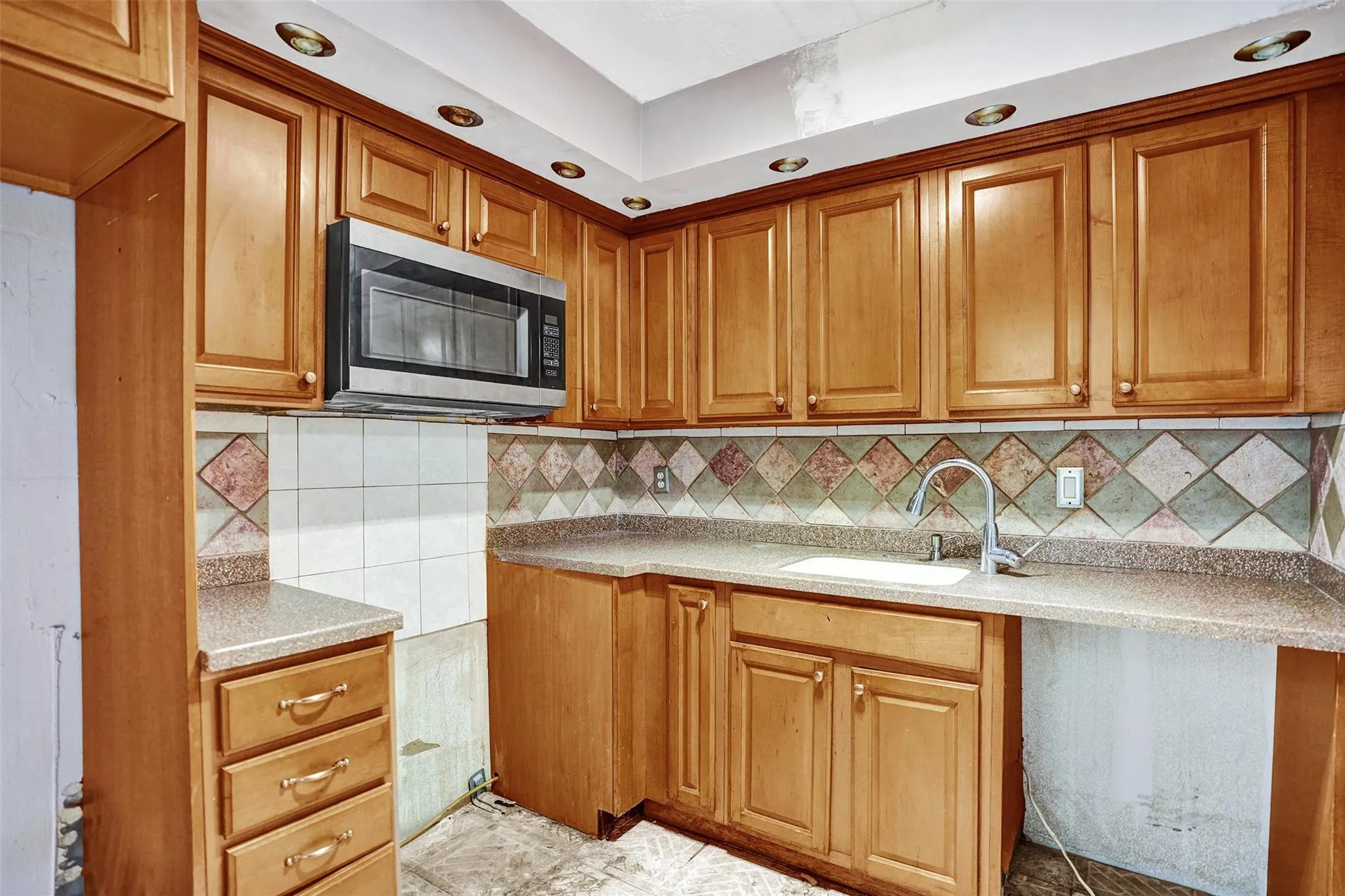 2801 Somerset Dr, #101