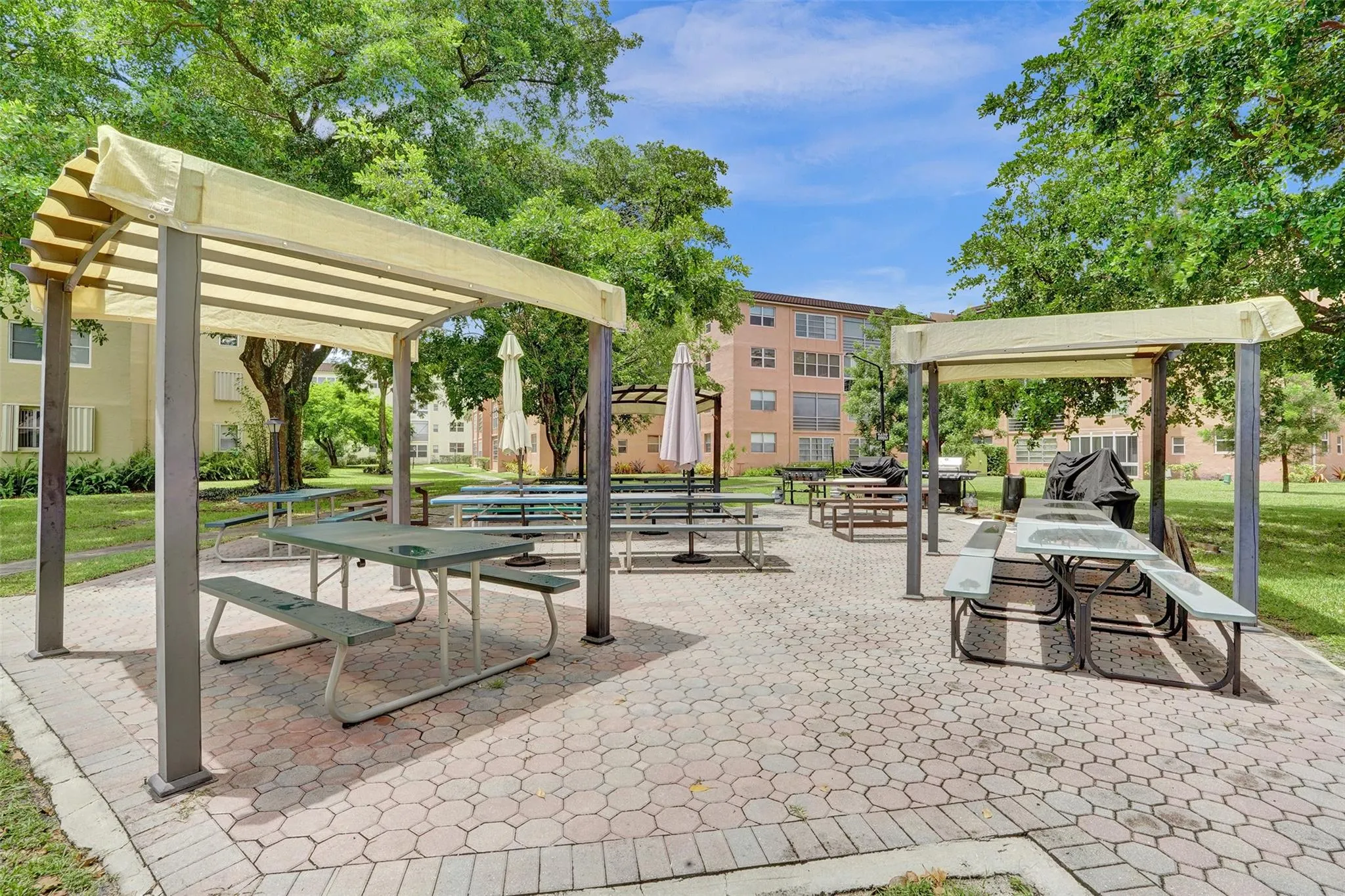 2801 Somerset Dr, #101