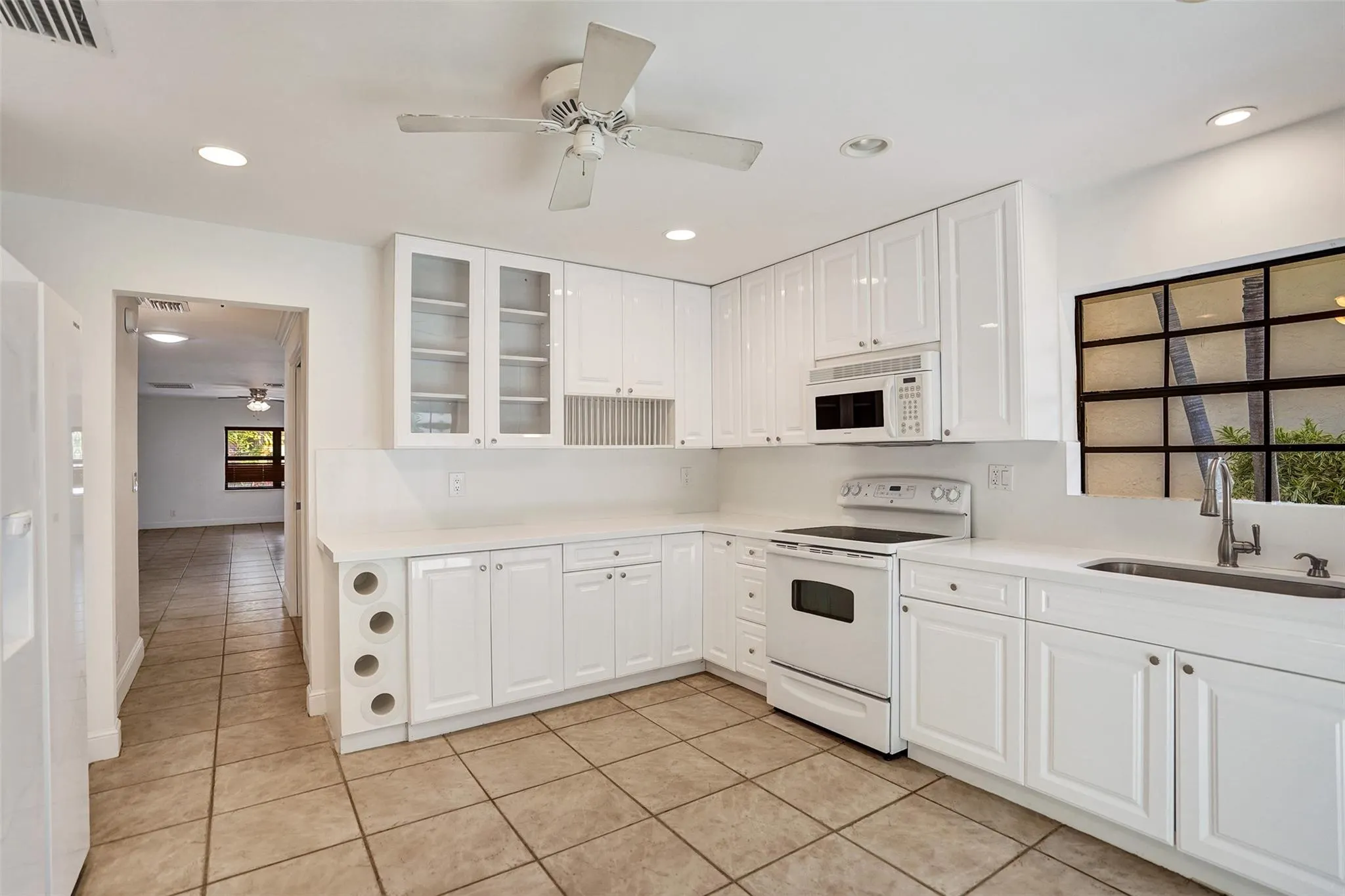 3578 Commodore Cir