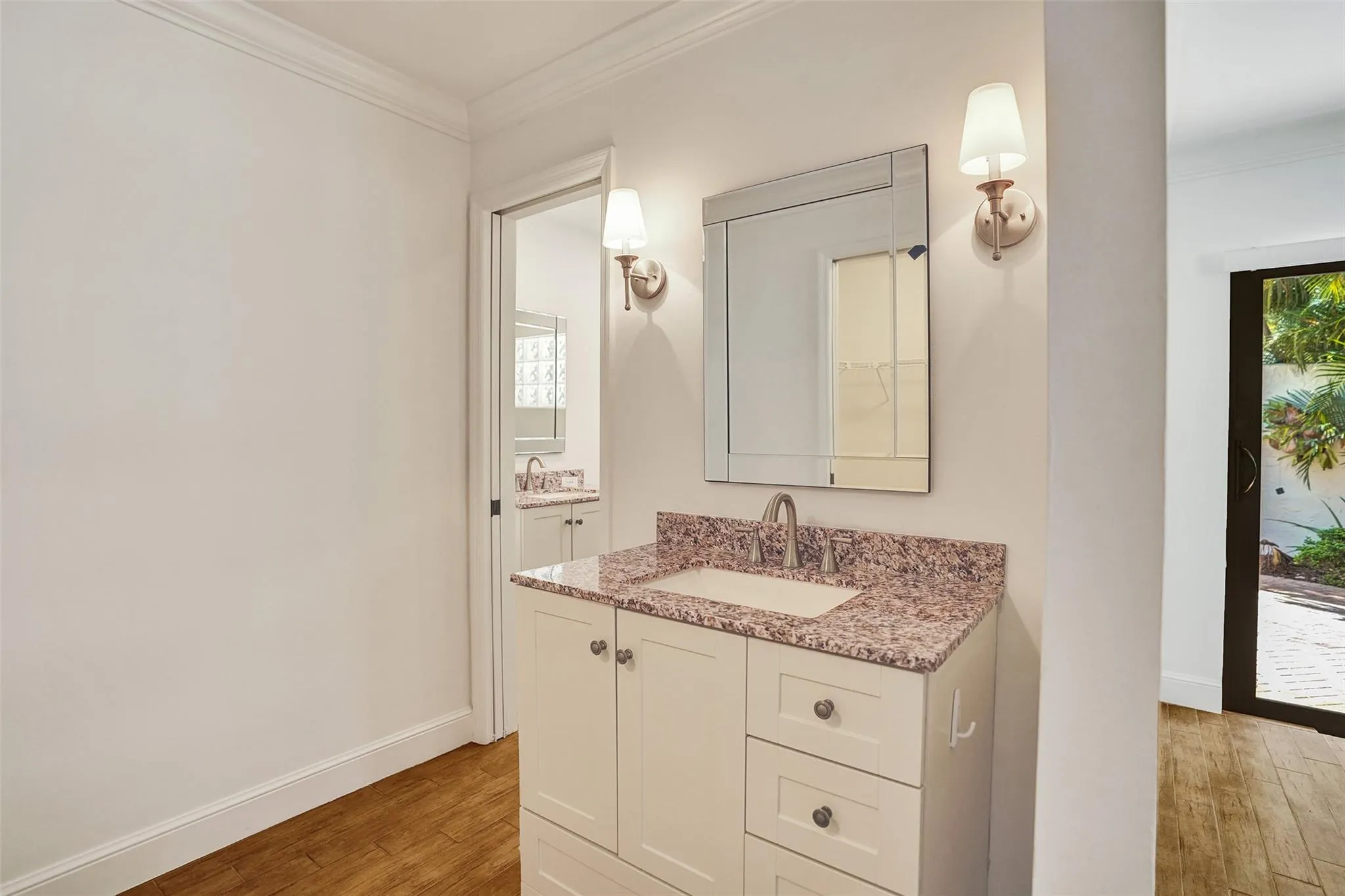 3578 Commodore Cir