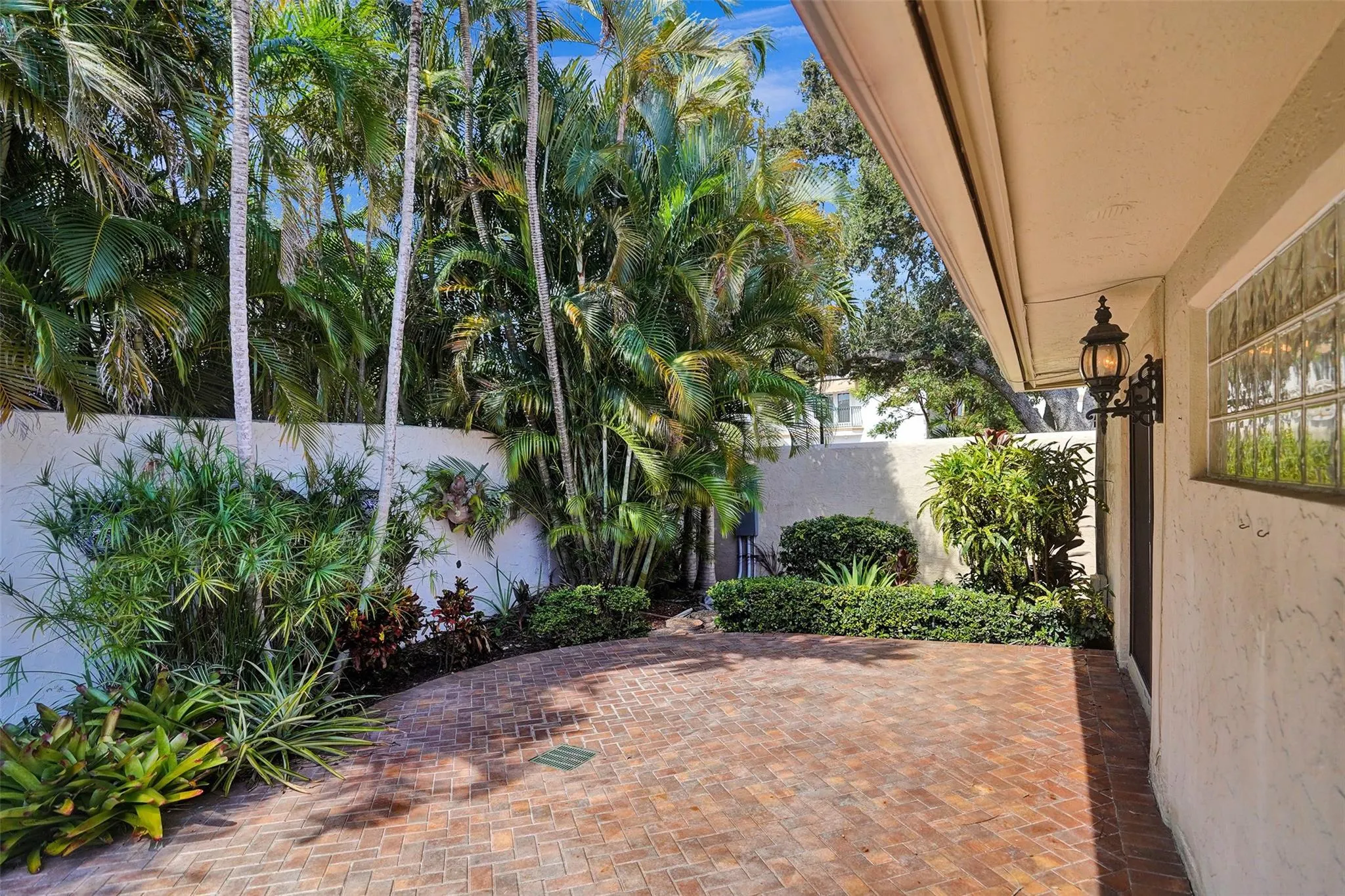 3578 Commodore Cir