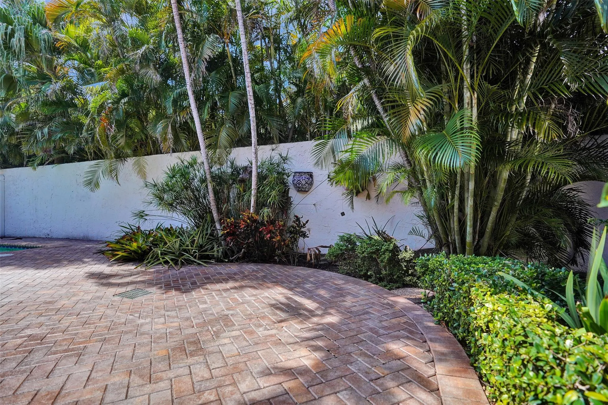 3578 Commodore Cir