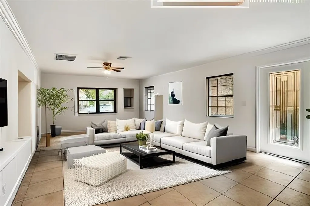 3578 Commodore Cir