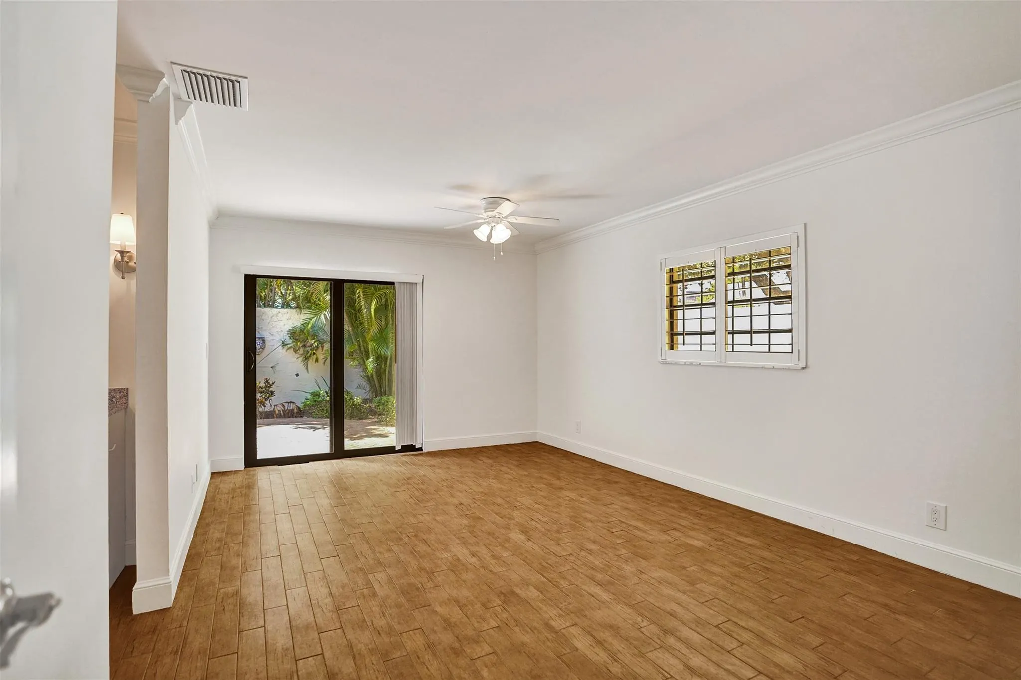 3578 Commodore Cir