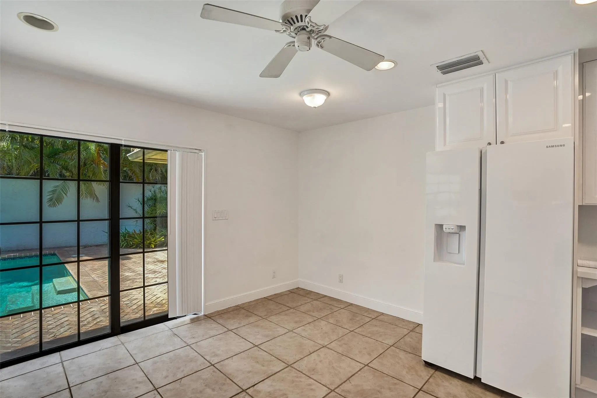 3578 Commodore Cir