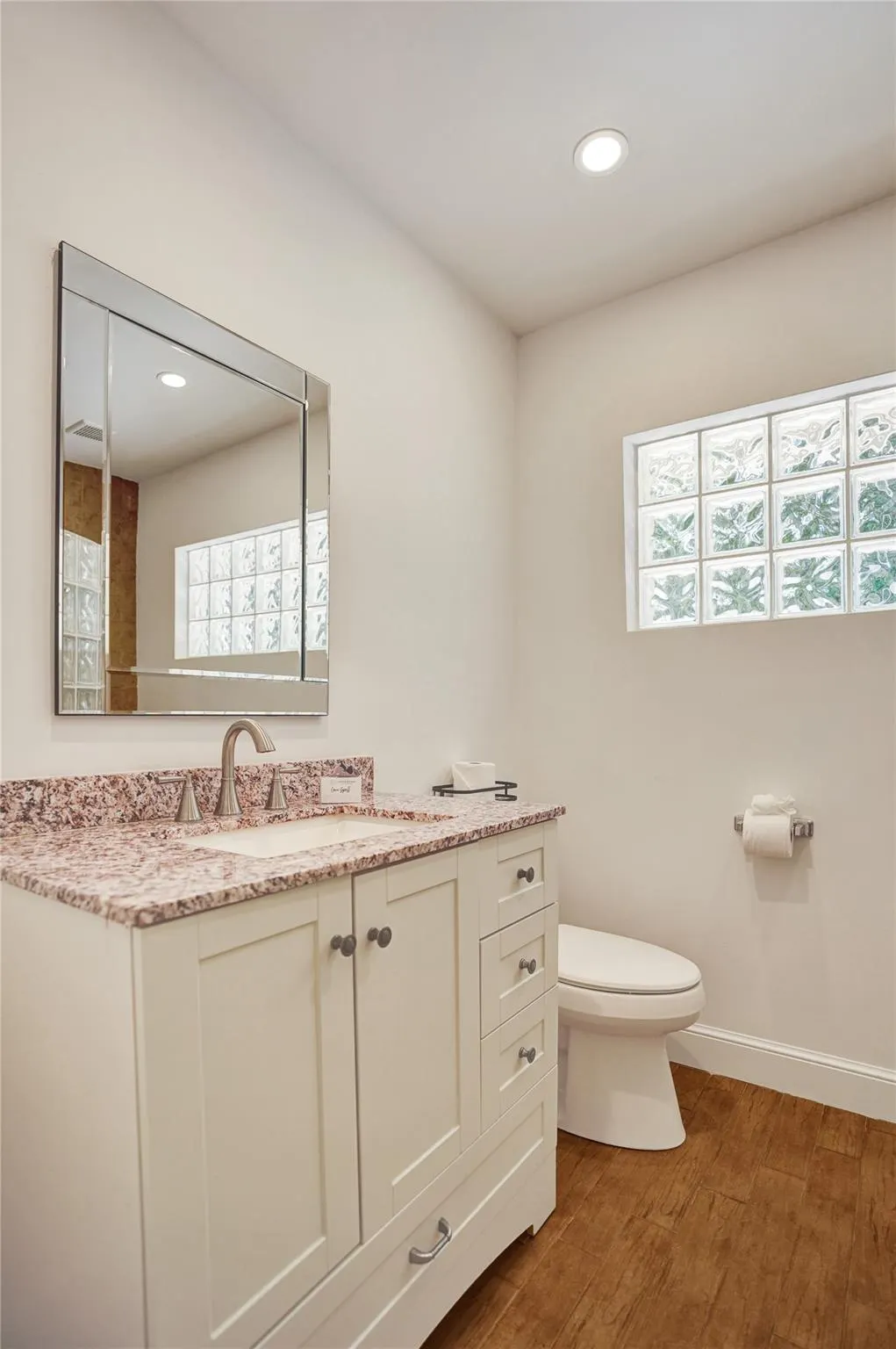 3578 Commodore Cir
