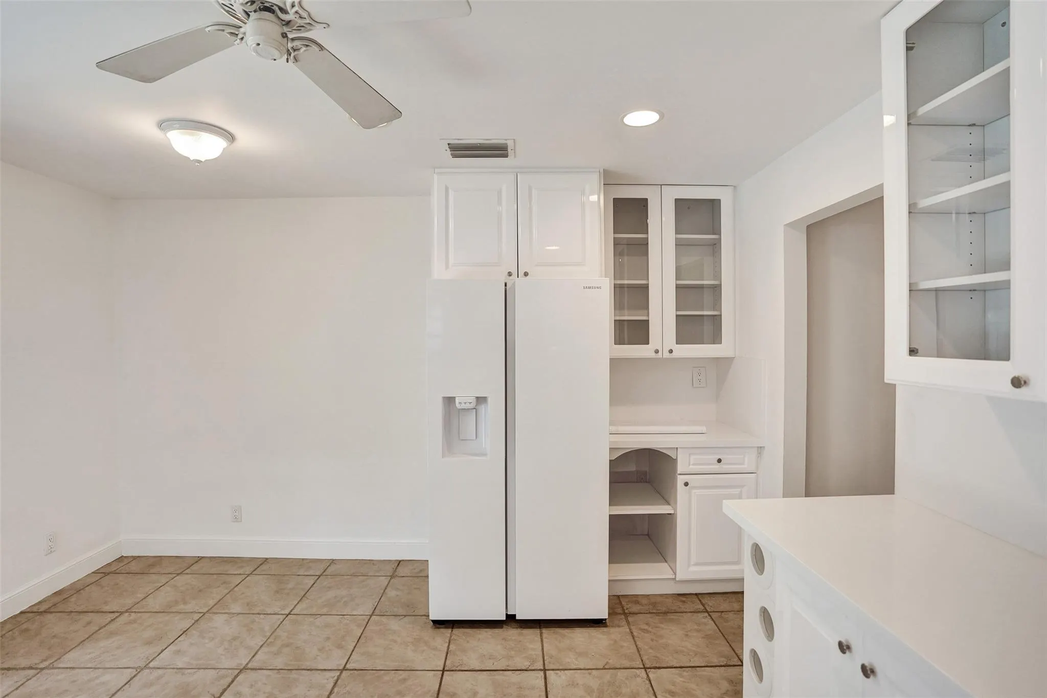 3578 Commodore Cir