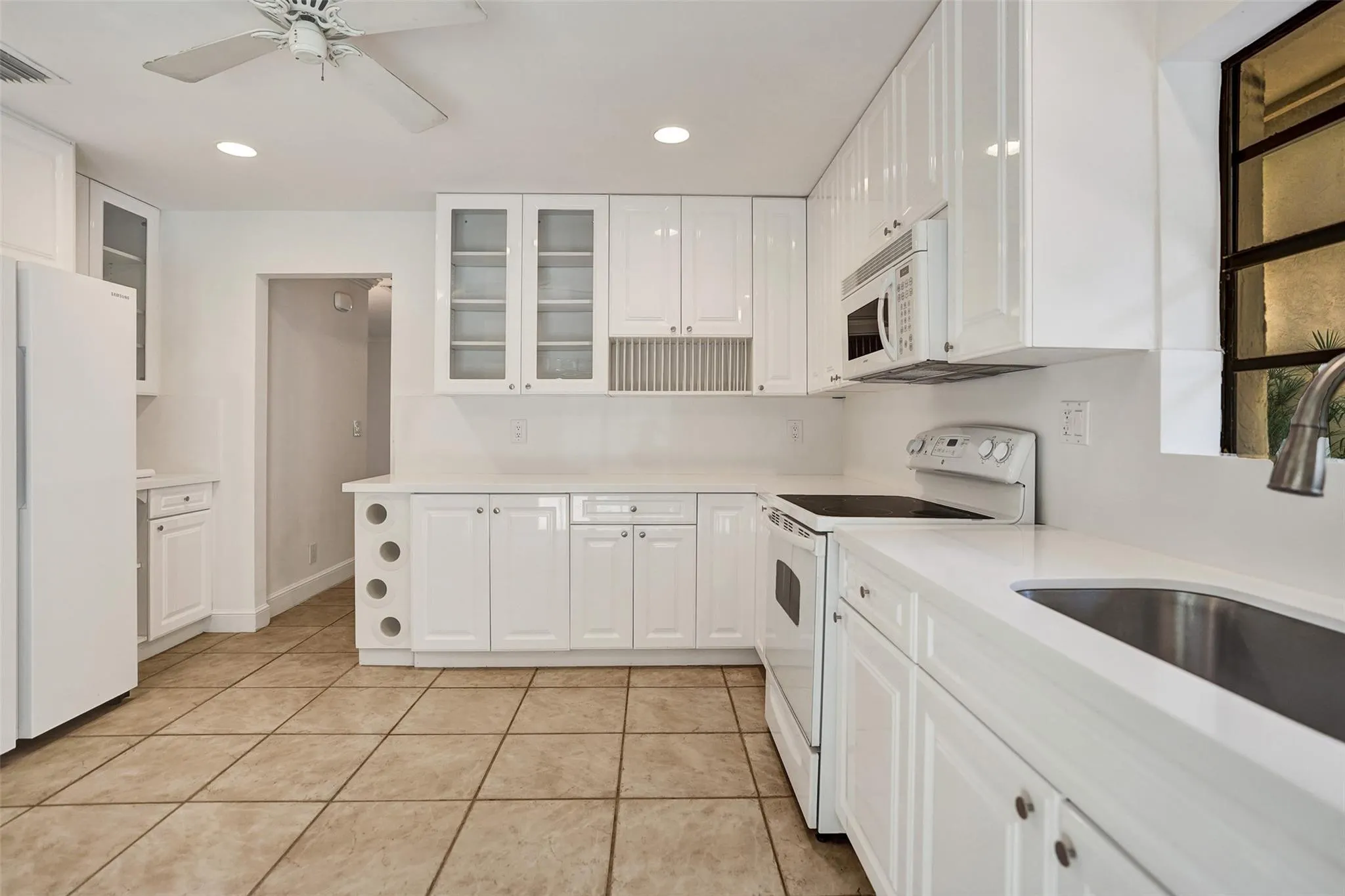 3578 Commodore Cir