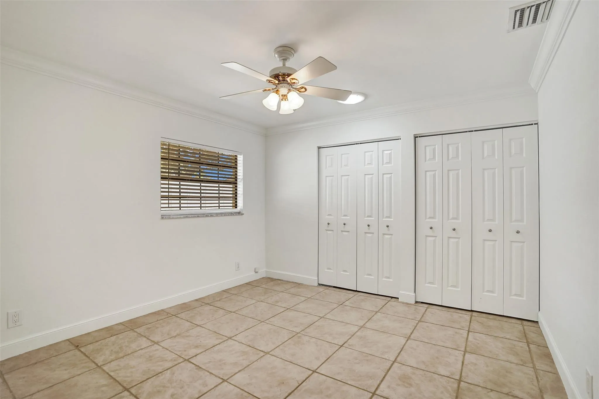 3578 Commodore Cir