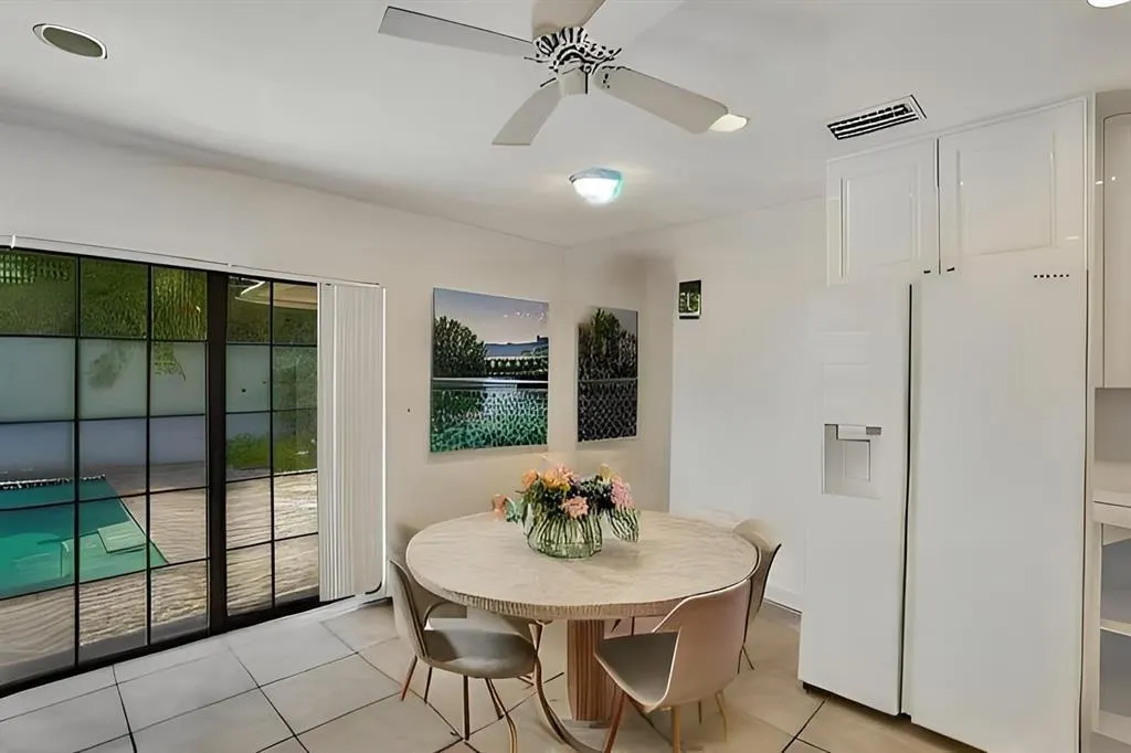 3578 Commodore Cir