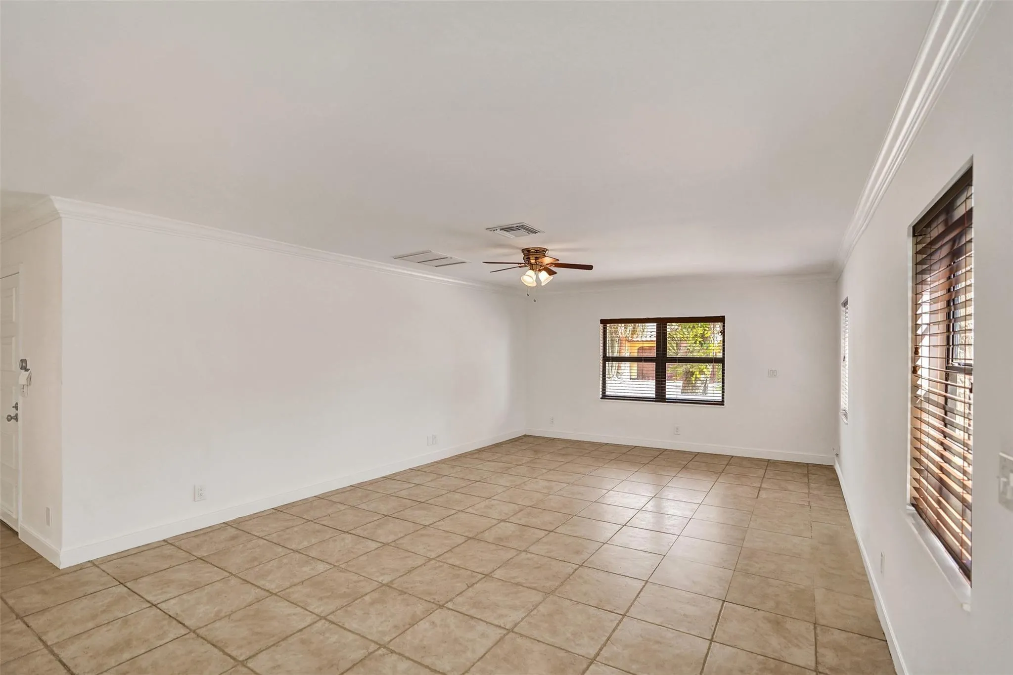 3578 Commodore Cir