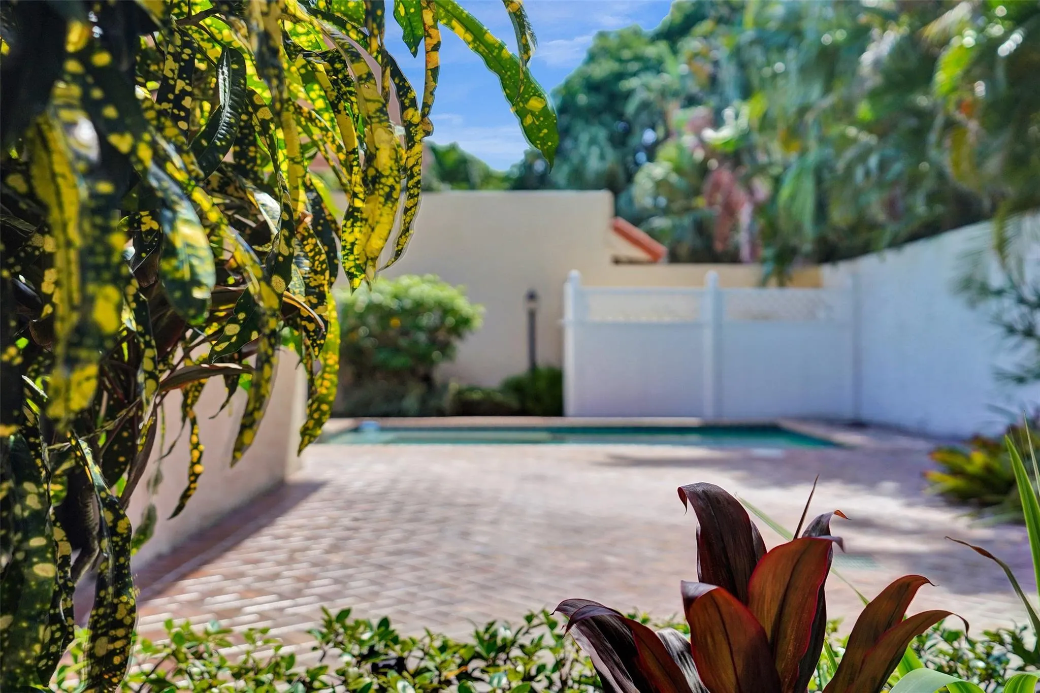 3578 Commodore Cir