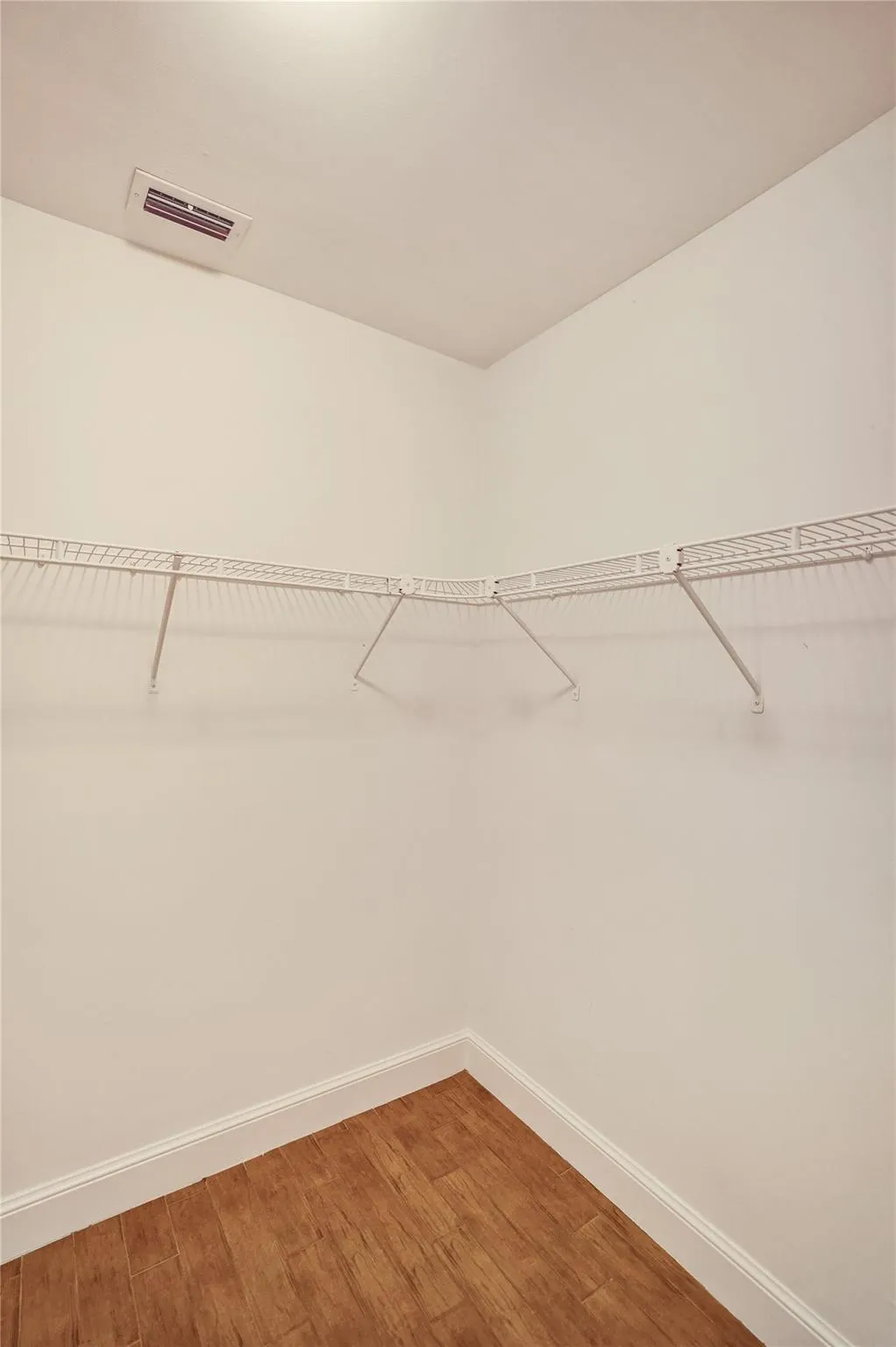 3578 Commodore Cir