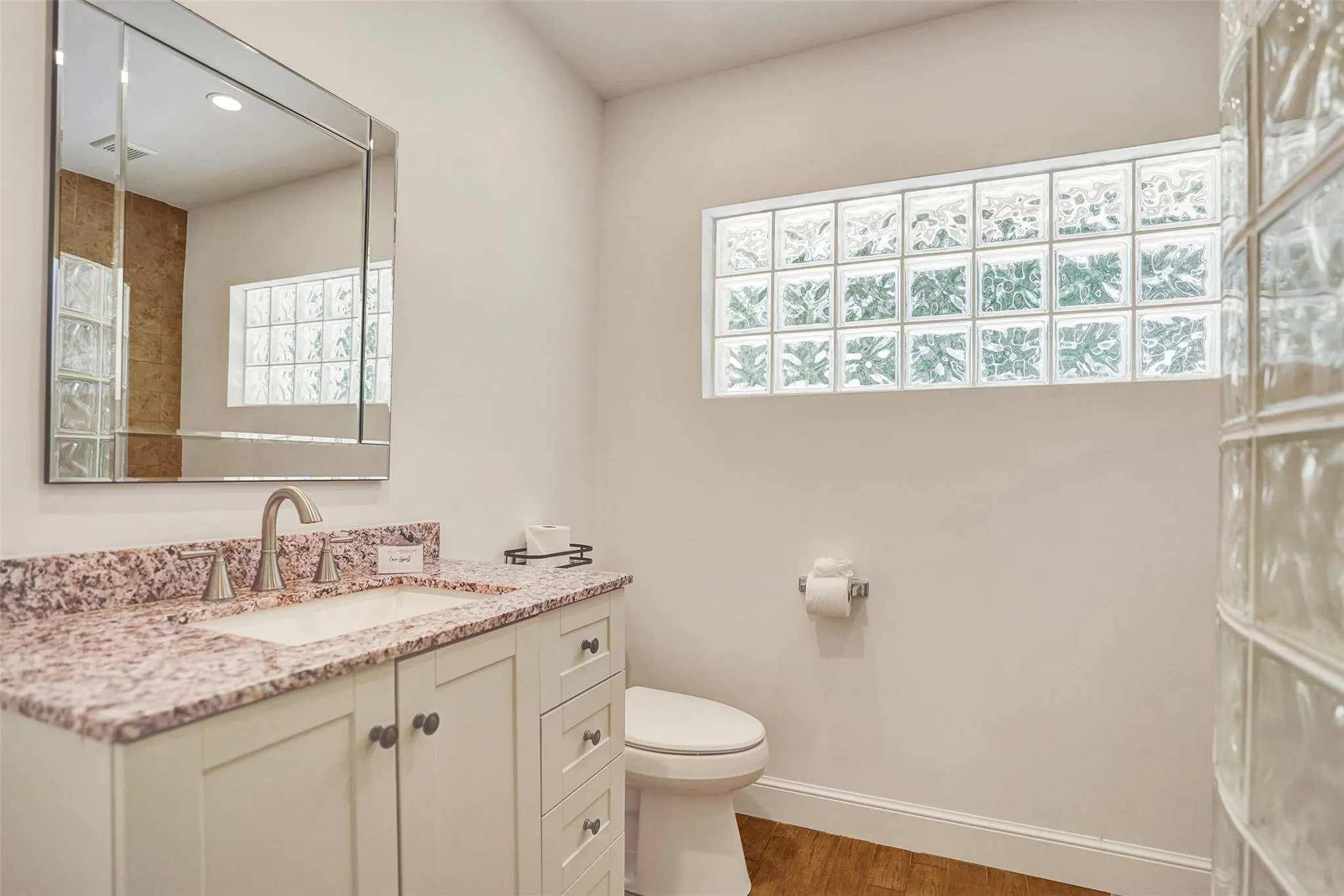 3578 Commodore Cir