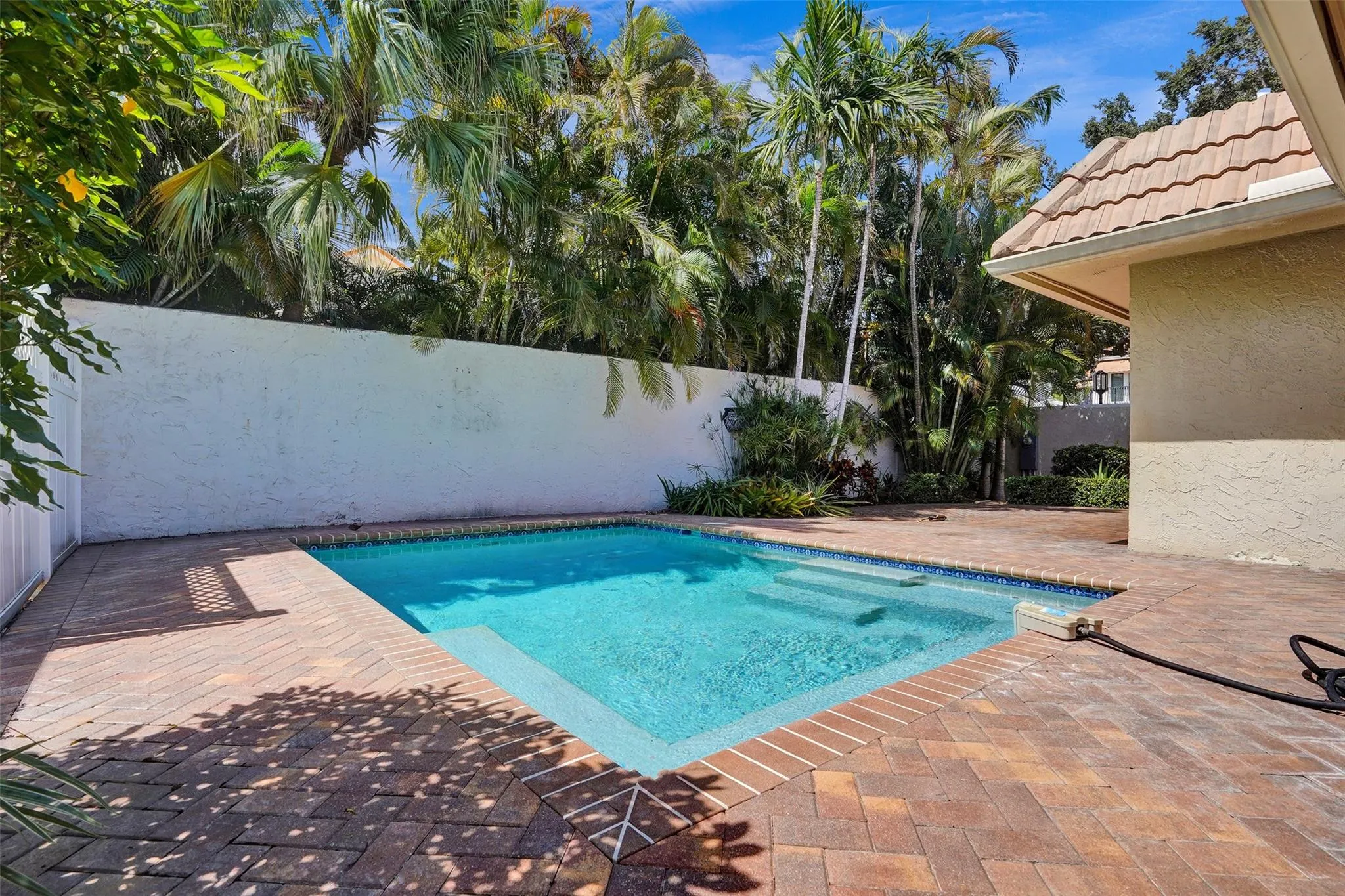 3578 Commodore Cir