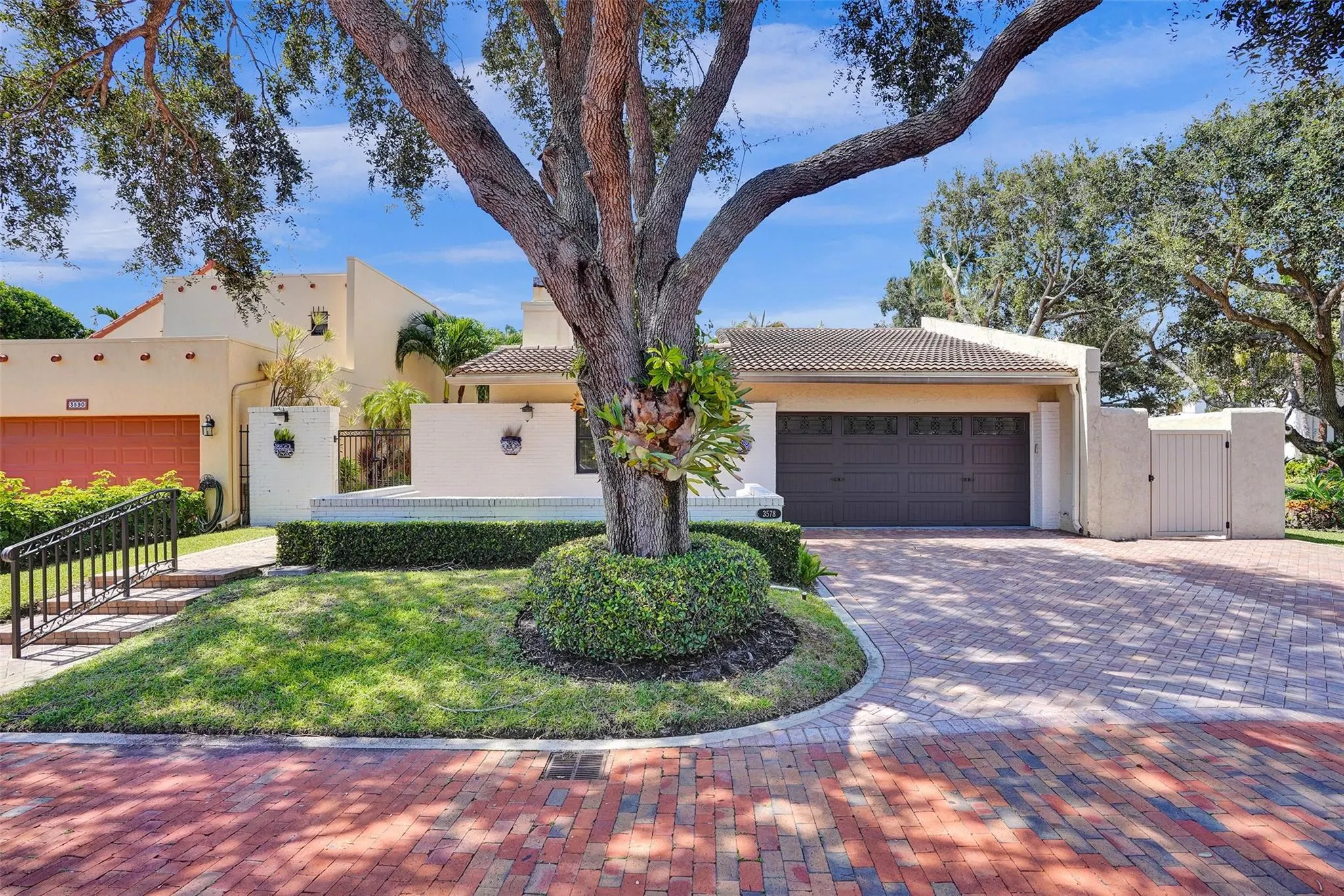 3578 Commodore Cir