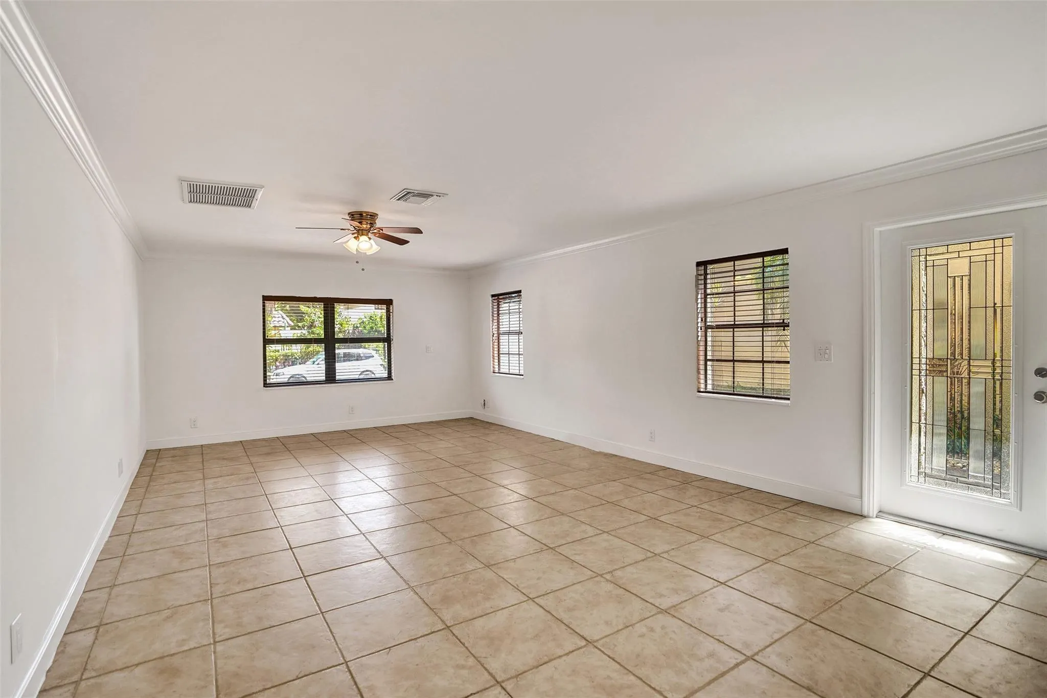 3578 Commodore Cir