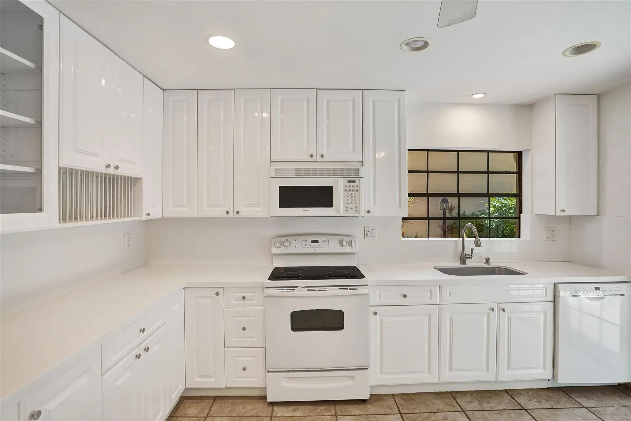 3578 Commodore Cir