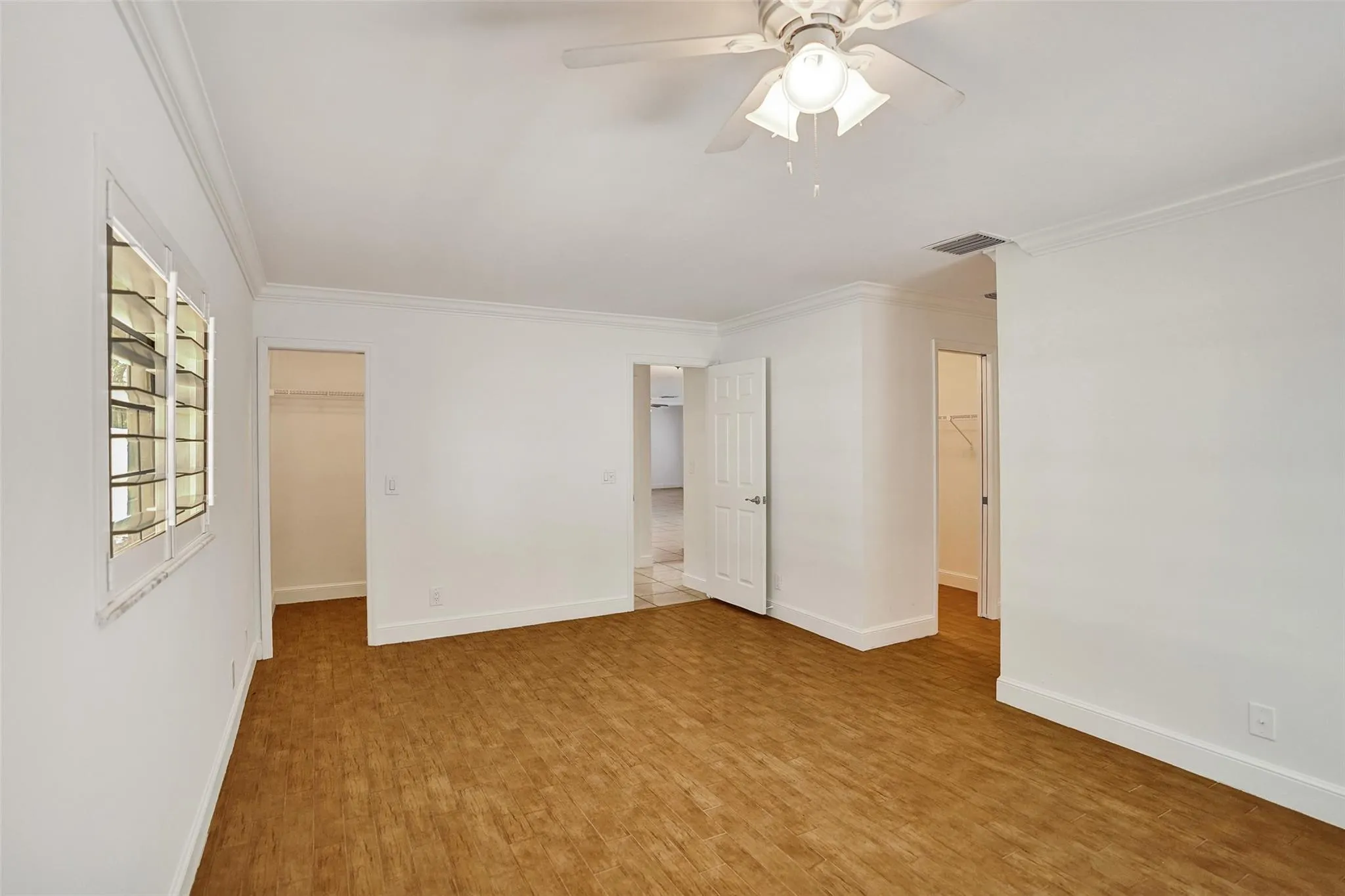 3578 Commodore Cir