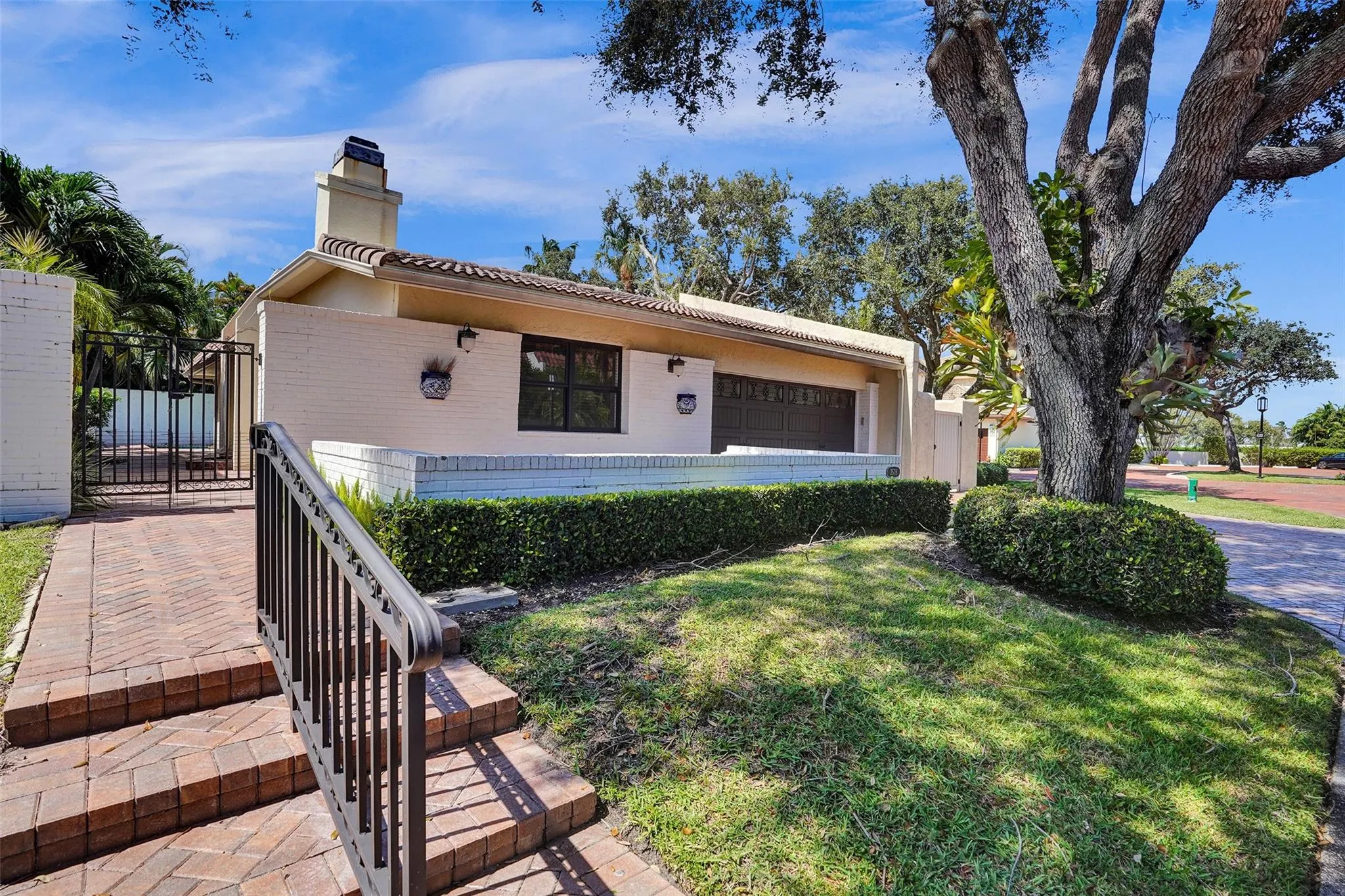 3578 Commodore Cir