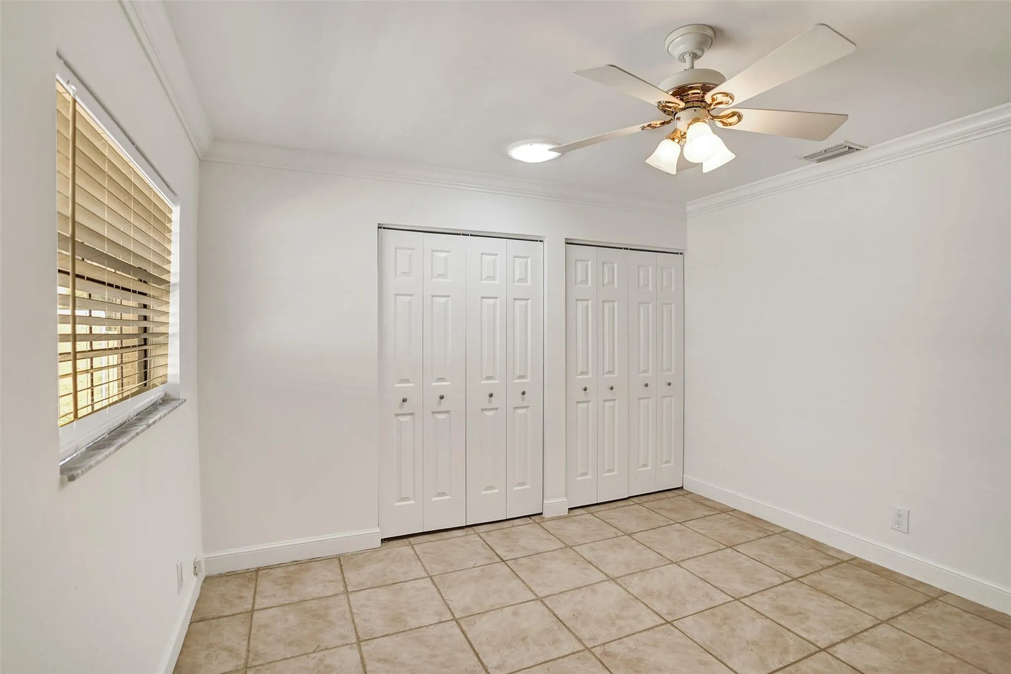 3578 Commodore Cir
