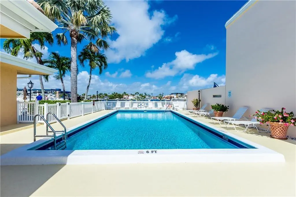 3578 Commodore Cir