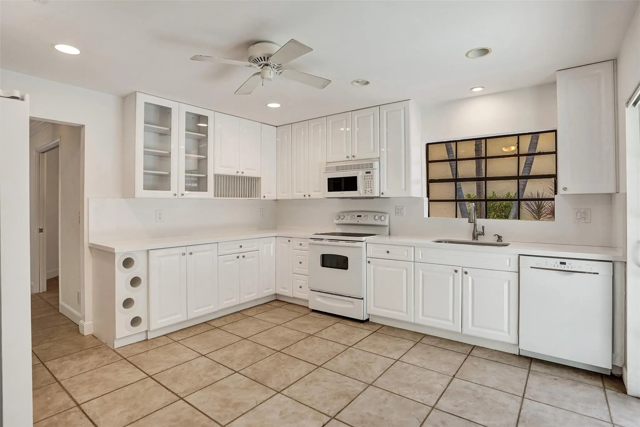 3578 Commodore Cir