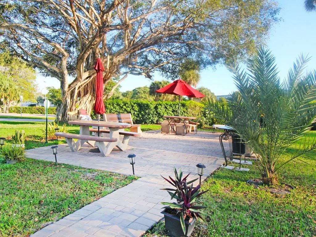 4007 Ellesmere A, #4007