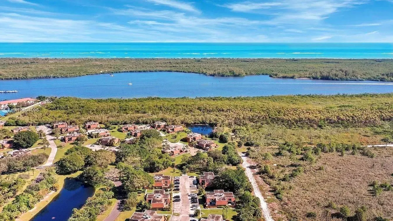 5748 SE Riverboat Dr