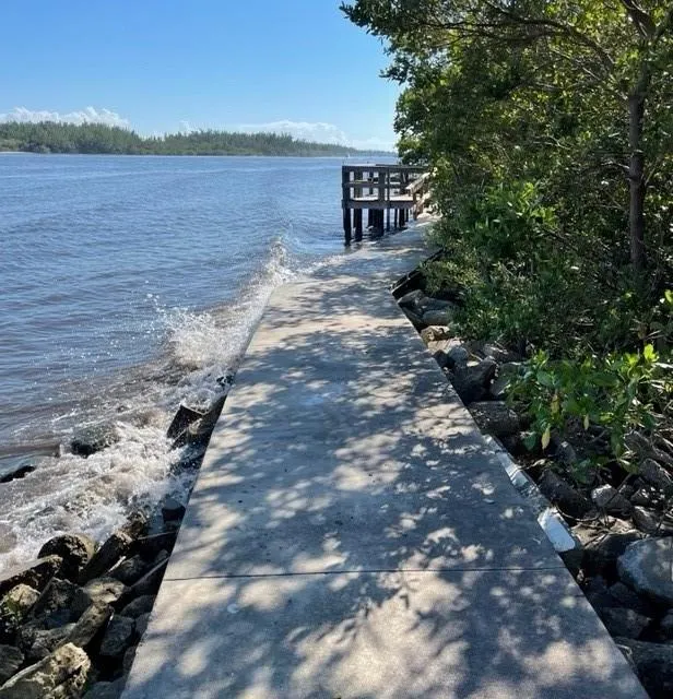 5748 SE Riverboat Dr