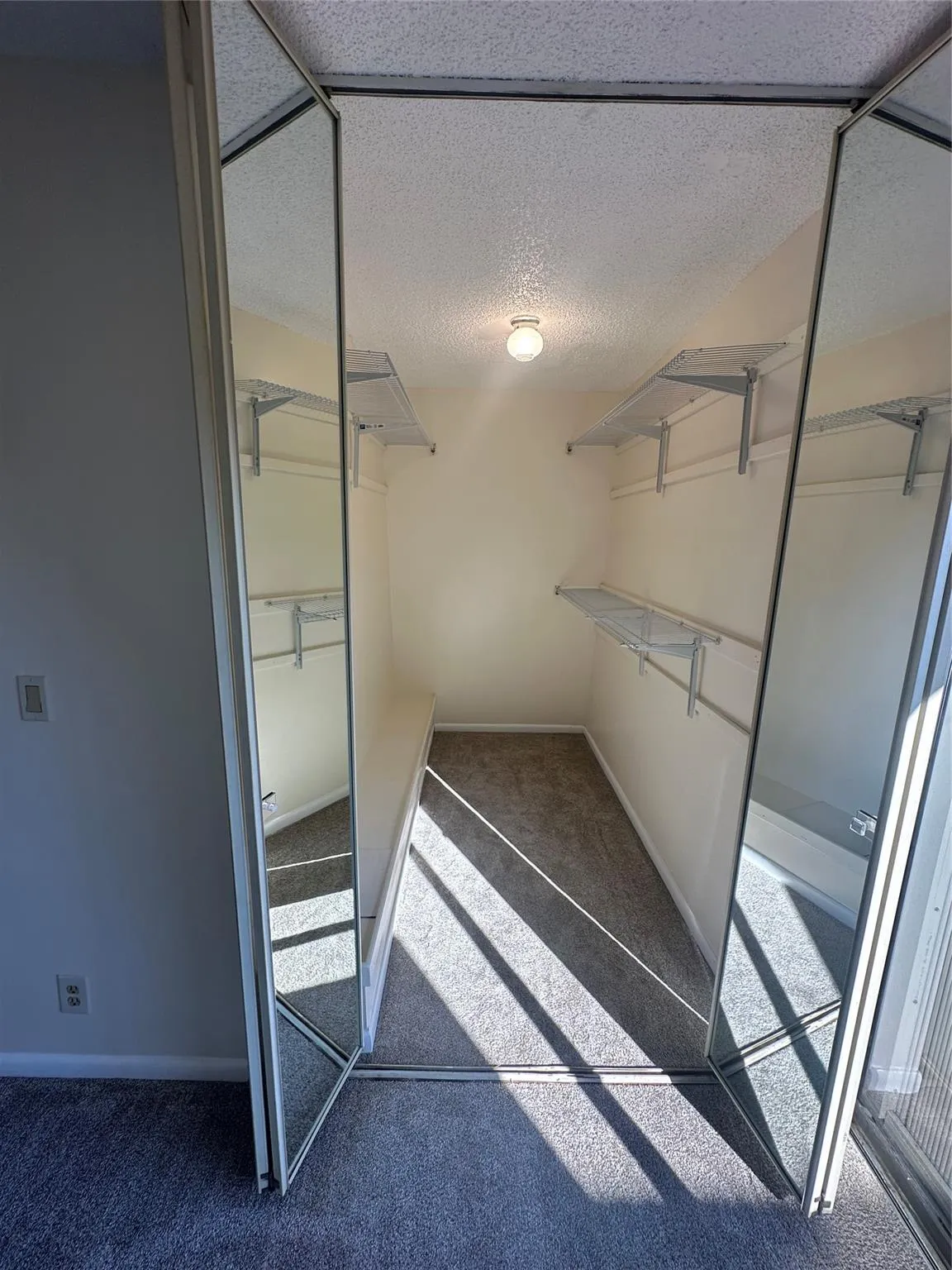 5748 SE Riverboat Dr