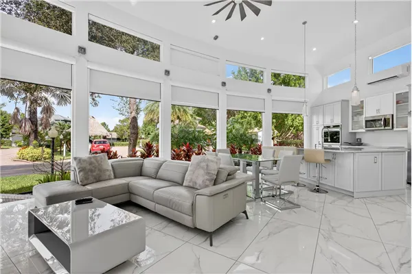 552 N Carol Pkwy, #552