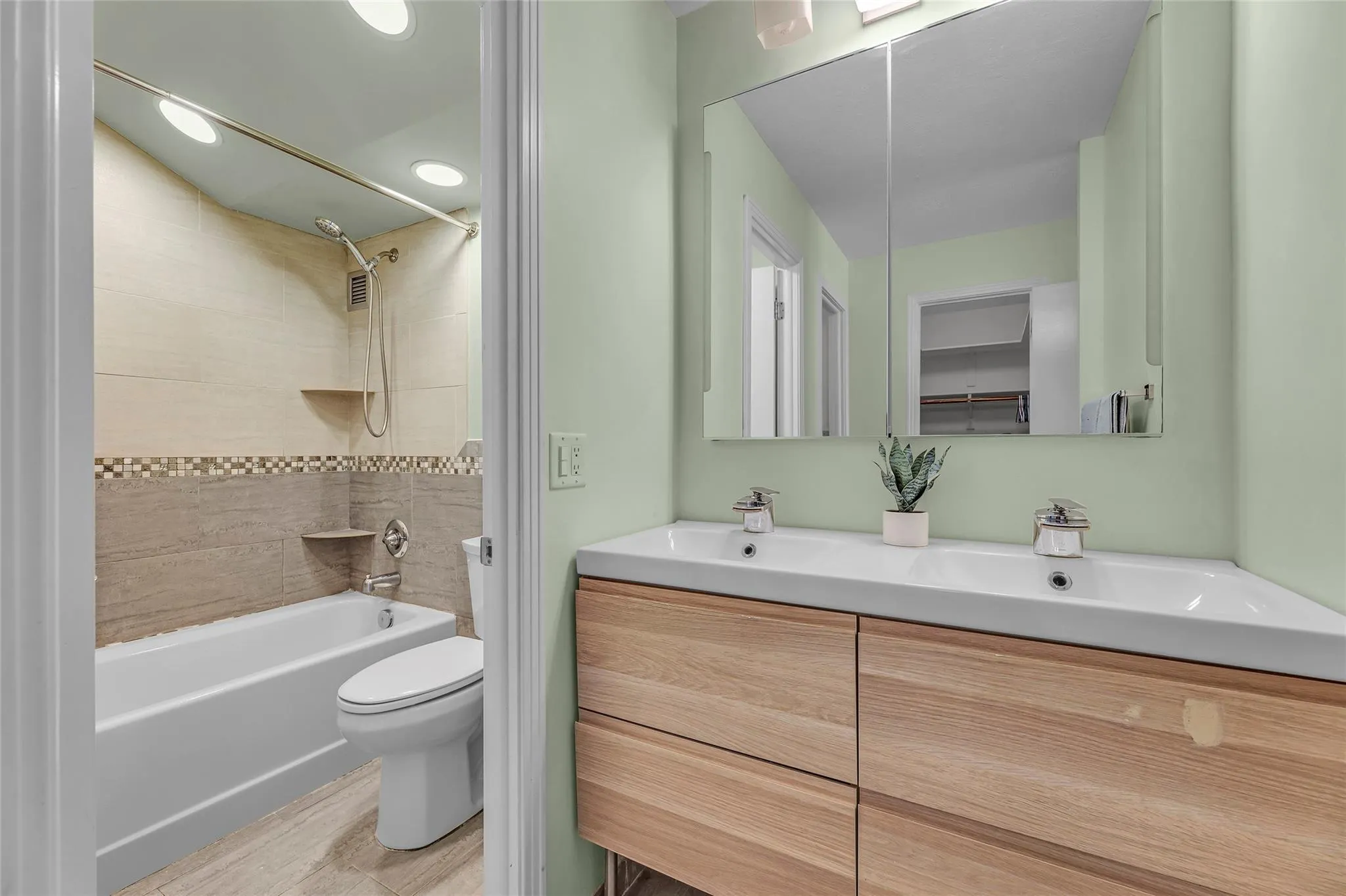 3015 N Ocean Blvd., #15F