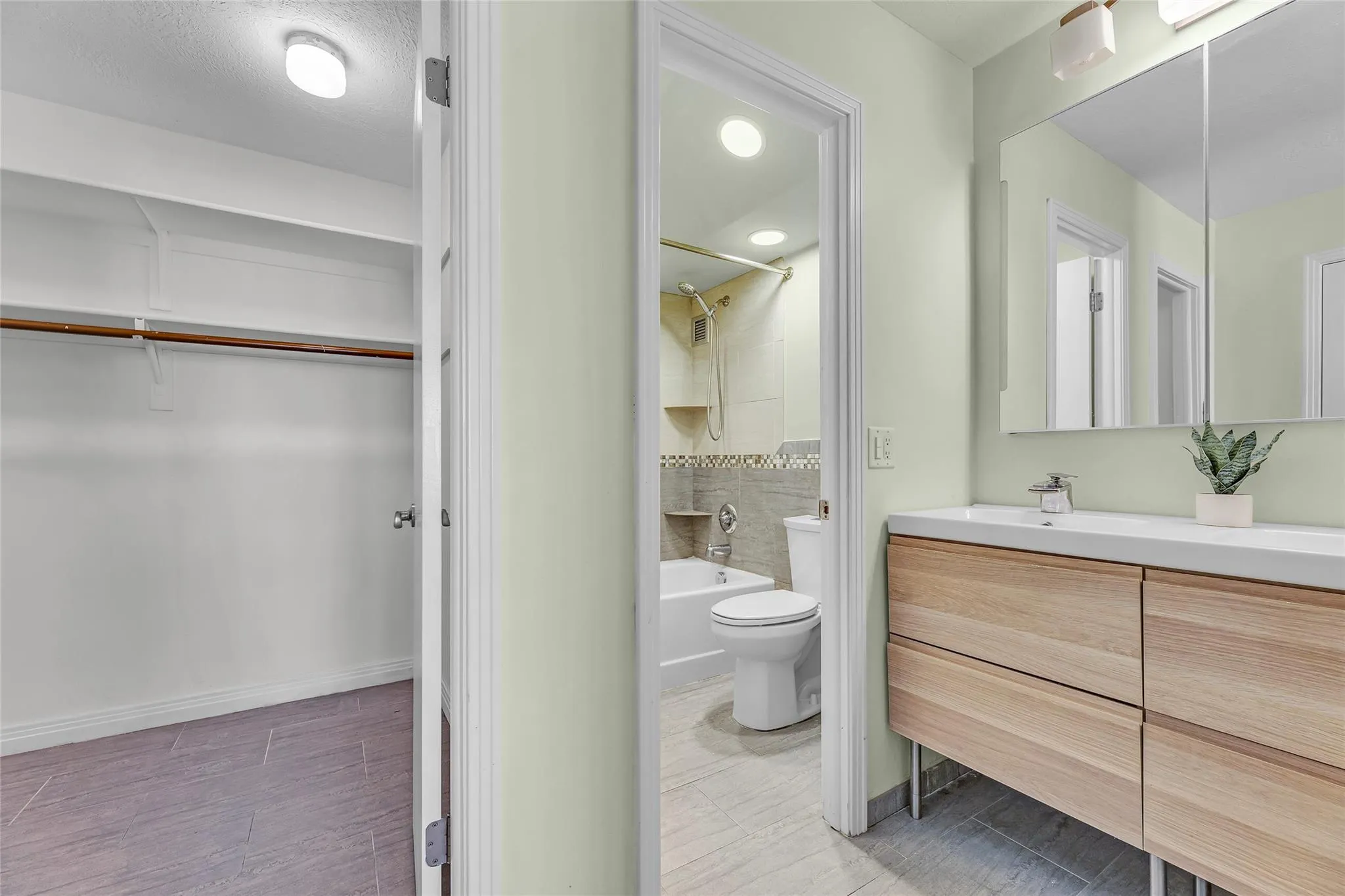 3015 N Ocean Blvd., #15F