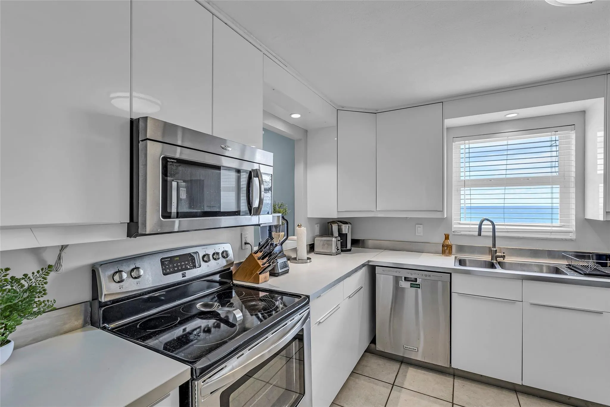 3015 N Ocean Blvd., #15F