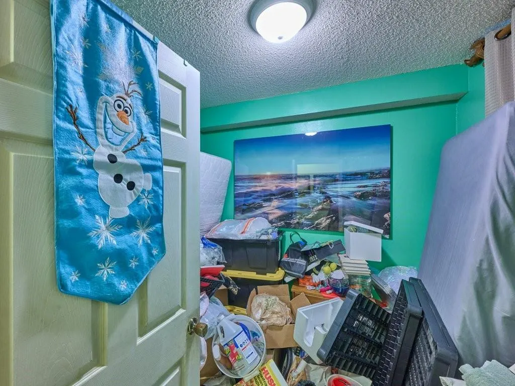 3253 Riverside Dr, #D-301