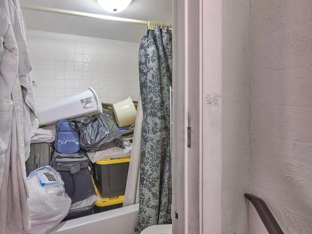 3253 Riverside Dr, #D-301