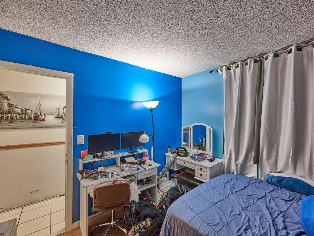 3253 Riverside Dr, #D-301