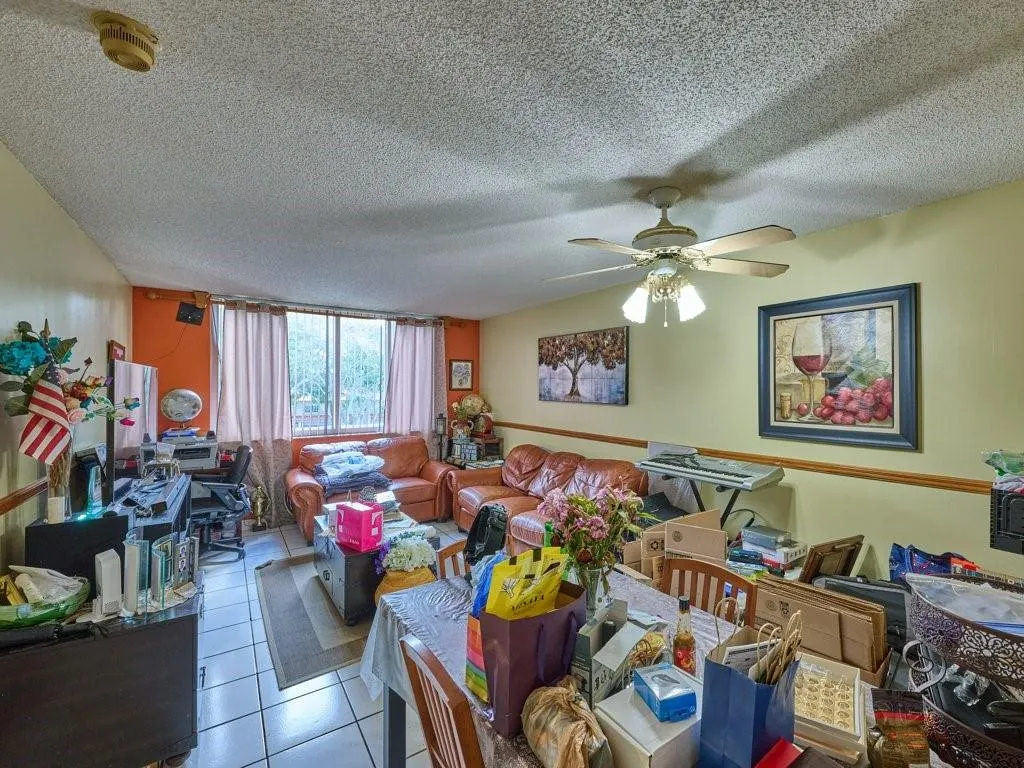 3253 Riverside Dr, #D-301