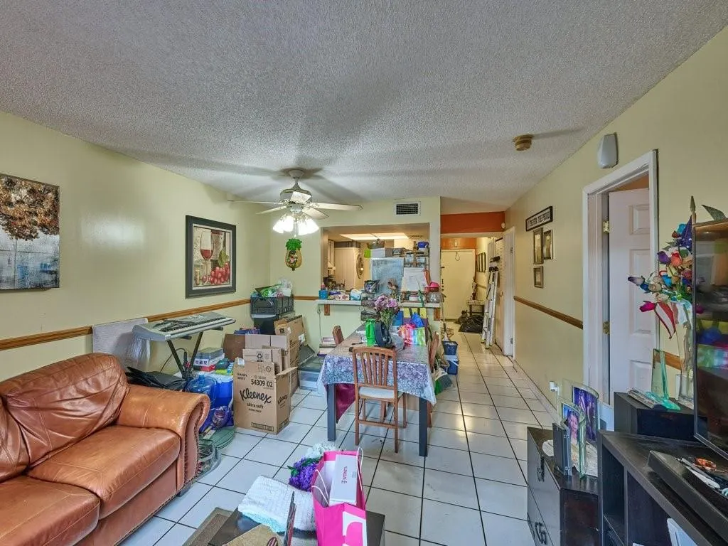 3253 Riverside Dr, #D-301