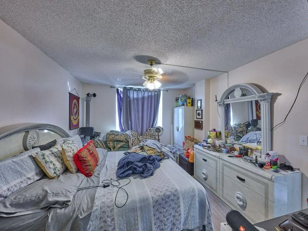 3253 Riverside Dr, #D-301